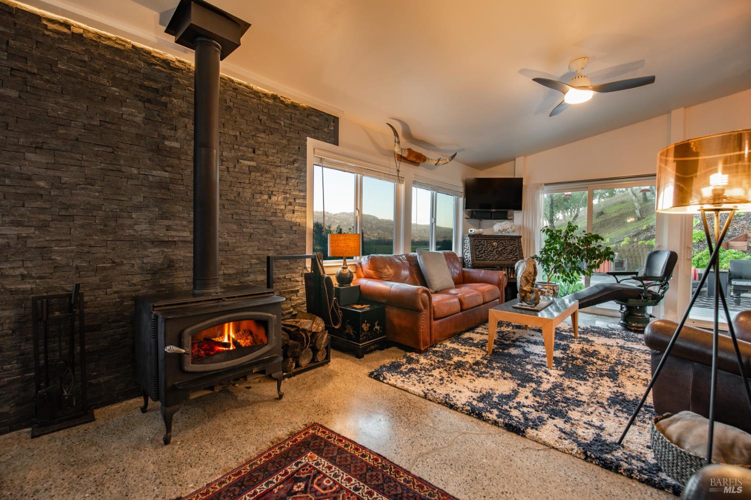 Detail Gallery Image 5 of 76 For 22855 Chianti Rd, Geyserville,  CA 95441 - 5 Beds | 3/1 Baths