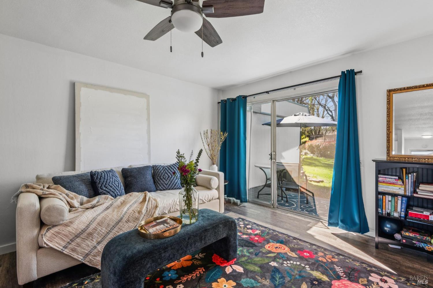 Detail Gallery Image 7 of 30 For 1366 Mission Dr, Sonoma,  CA 95476 - 2 Beds | 1 Baths