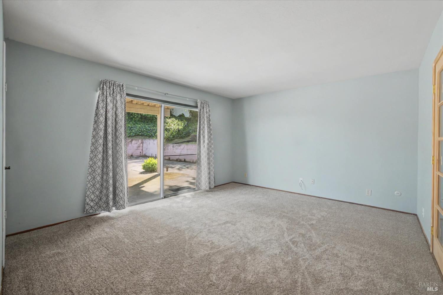 Detail Gallery Image 9 of 32 For 460 Oak View Dr, Vacaville,  CA 95688 - 4 Beds | 3 Baths