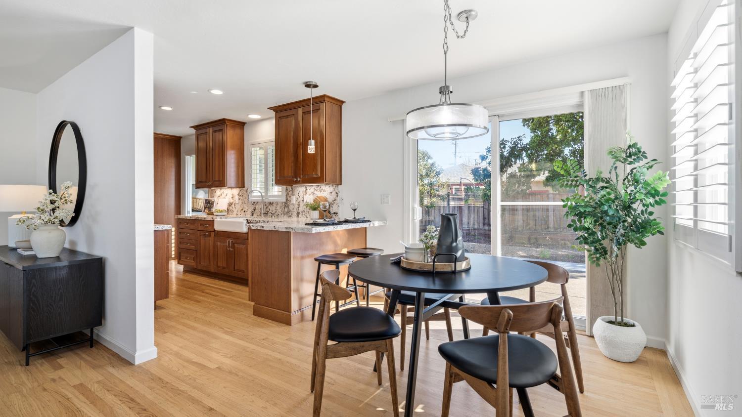 Detail Gallery Image 9 of 34 For 3528 Yale Dr, Santa Rosa,  CA 95405 - 3 Beds | 2 Baths