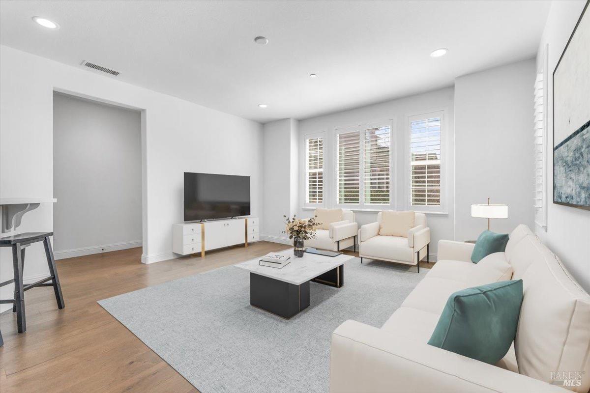 Detail Gallery Image 13 of 49 For 115 Lavender Cir, Healdsburg,  CA 95448 - 3 Beds | 2/1 Baths