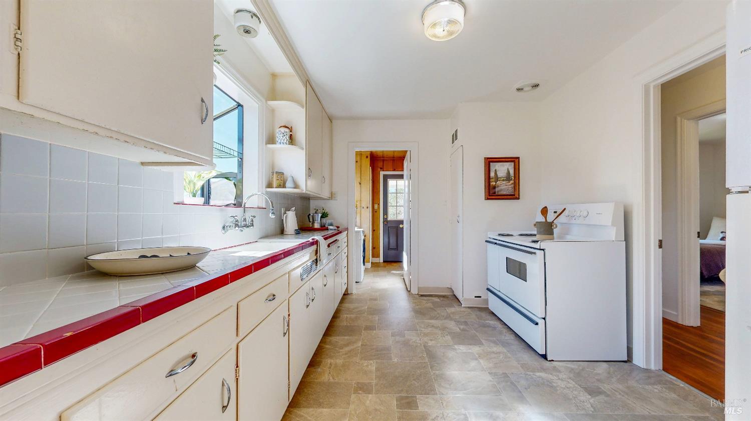 Detail Gallery Image 7 of 28 For 712 Oak Ter, Petaluma,  CA 94952 - 2 Beds | 1 Baths