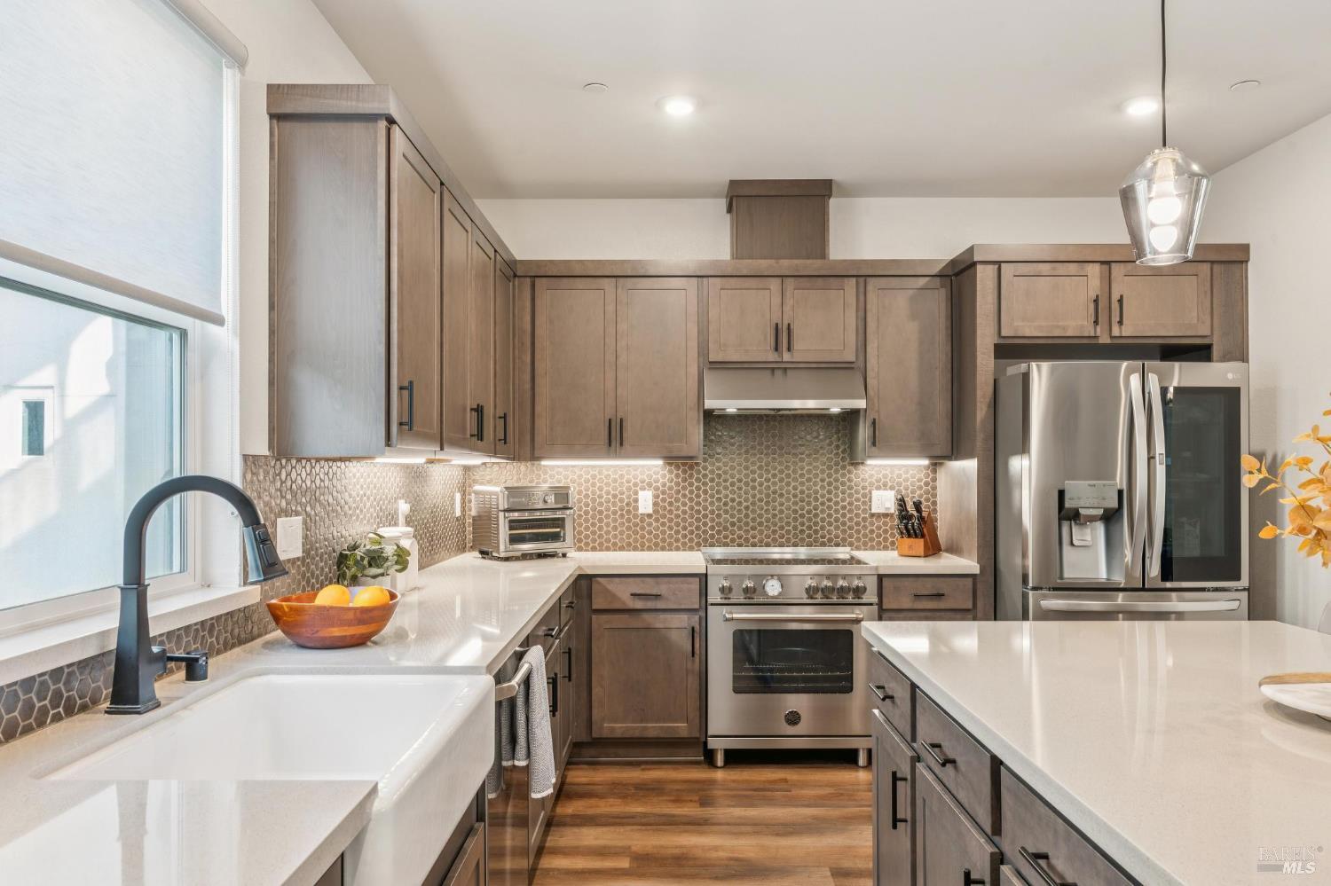 Detail Gallery Image 10 of 39 For 317 Verandah Ave, Novato,  CA 94945 - 3 Beds | 2/1 Baths