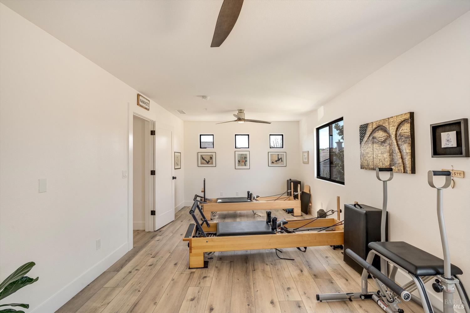 Detail Gallery Image 24 of 77 For 100 S Newport Dr, Napa,  CA 94559 - 4 Beds | 2/1 Baths