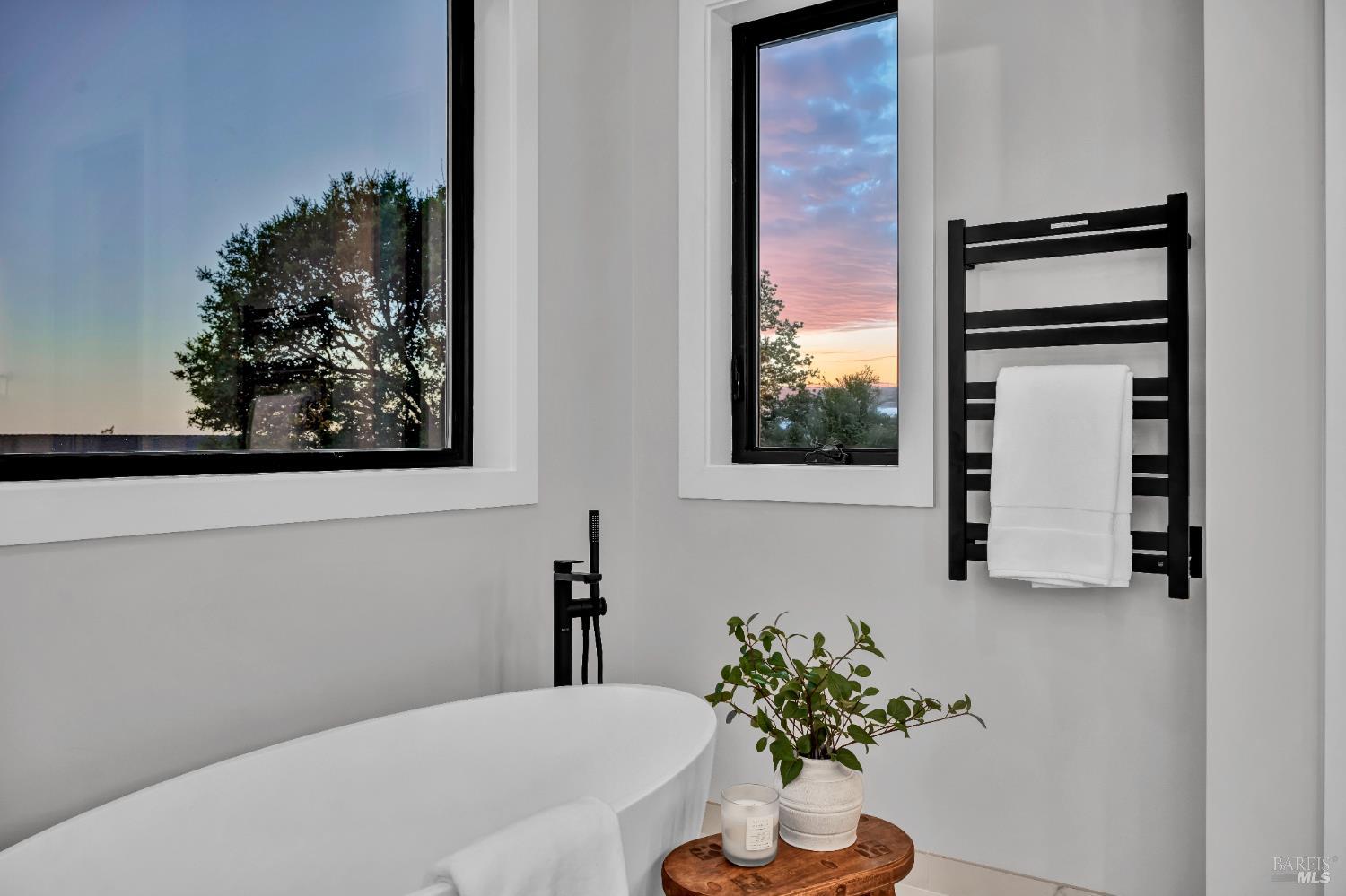 Detail Gallery Image 21 of 37 For 2011 Long Leaf Ct, Santa Rosa,  CA 95403 - 4 Beds | 3 Baths