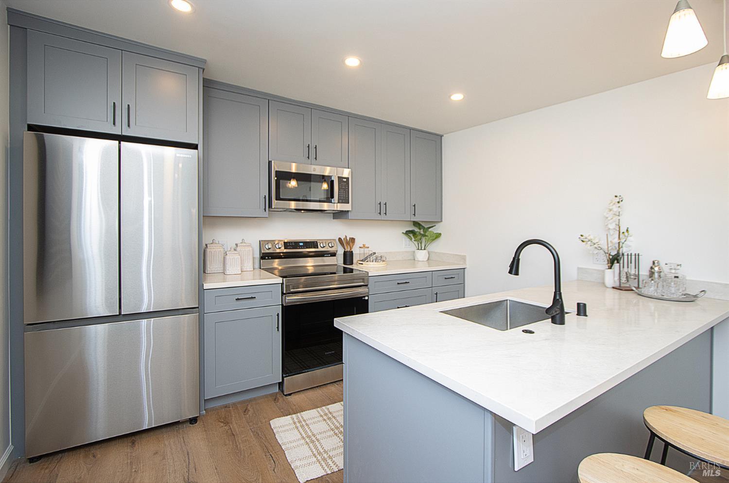 Detail Gallery Image 6 of 18 For 3720 Kerner Blvd, San Rafael,  CA 94901 - 2 Beds | 1 Baths