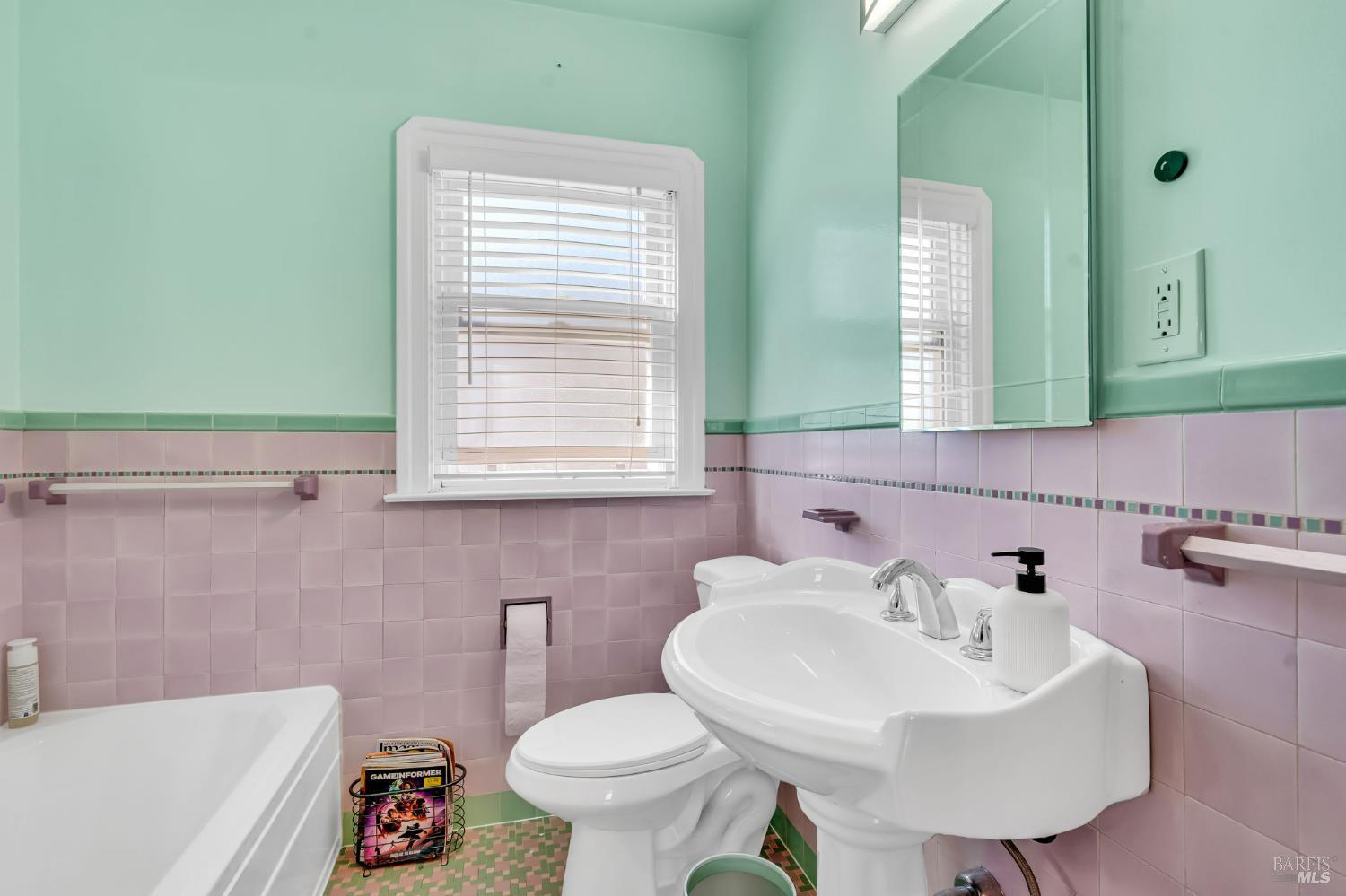 Detail Gallery Image 15 of 32 For 729 1st St, Rodeo,  CA 94572 - 3 Beds | 2 Baths