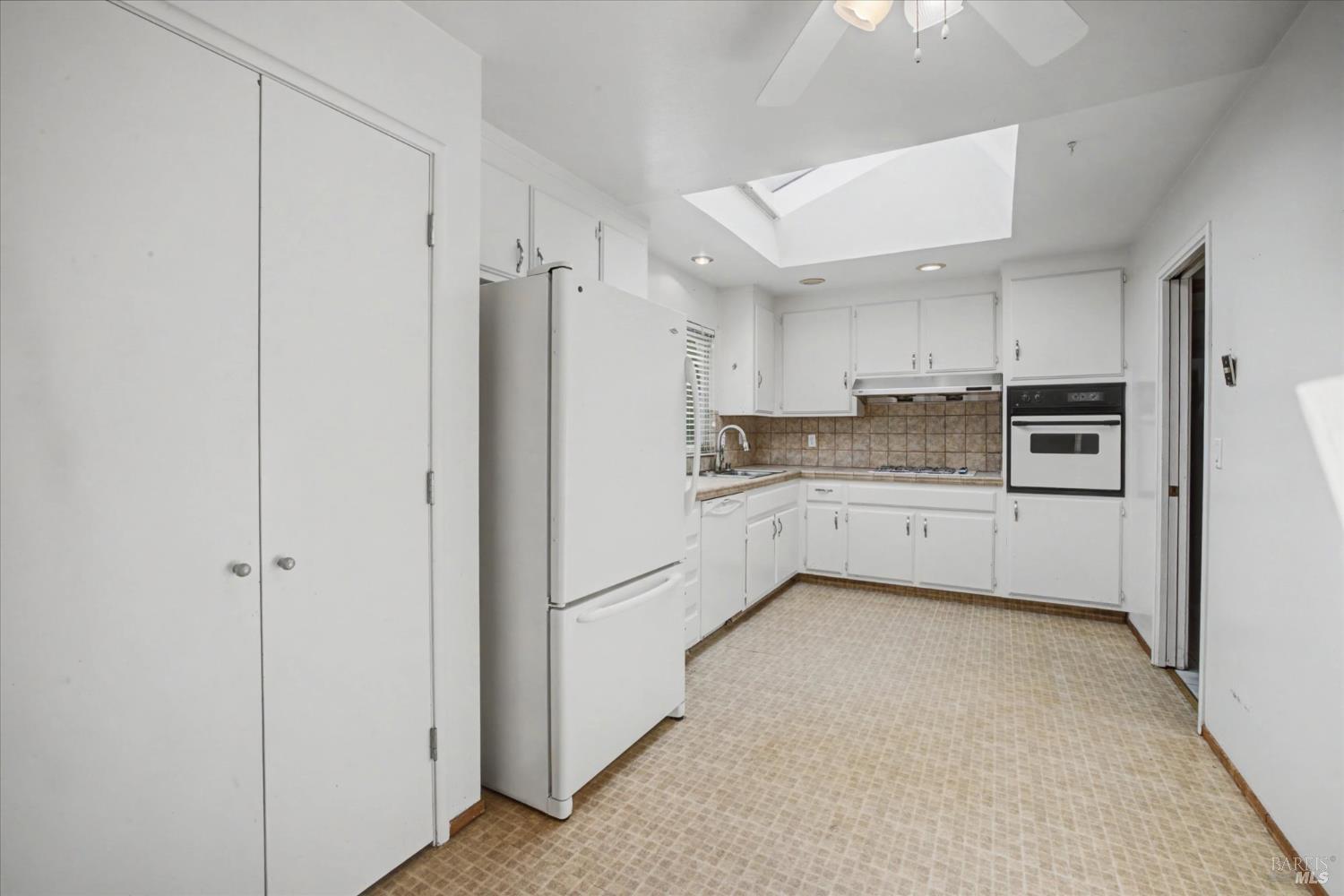 Detail Gallery Image 13 of 32 For 460 Oak View Dr, Vacaville,  CA 95688 - 4 Beds | 3 Baths