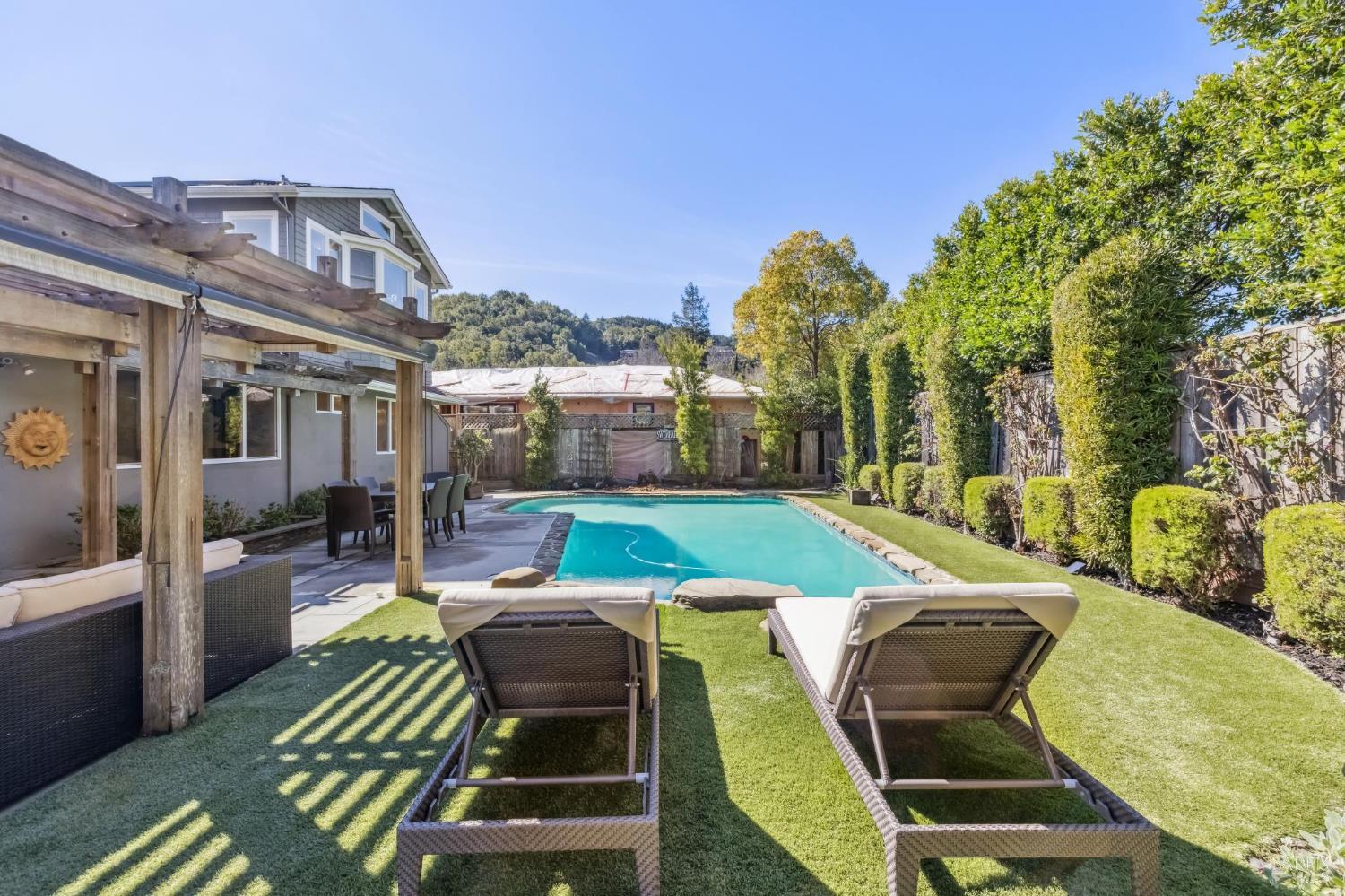 Detail Gallery Image 14 of 64 For 38 Cornell Ave, Larkspur,  CA 94939 - 5 Beds | 3 Baths