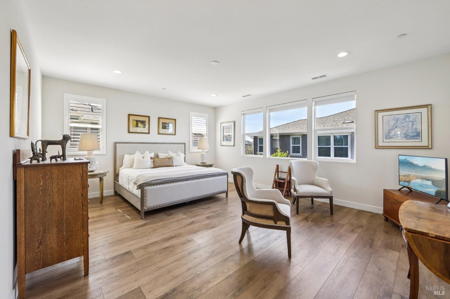 Detail Gallery Image 22 of 56 For 2453 Francisco Ave, Santa Rosa,  CA 95403 - 4 Beds | 3 Baths