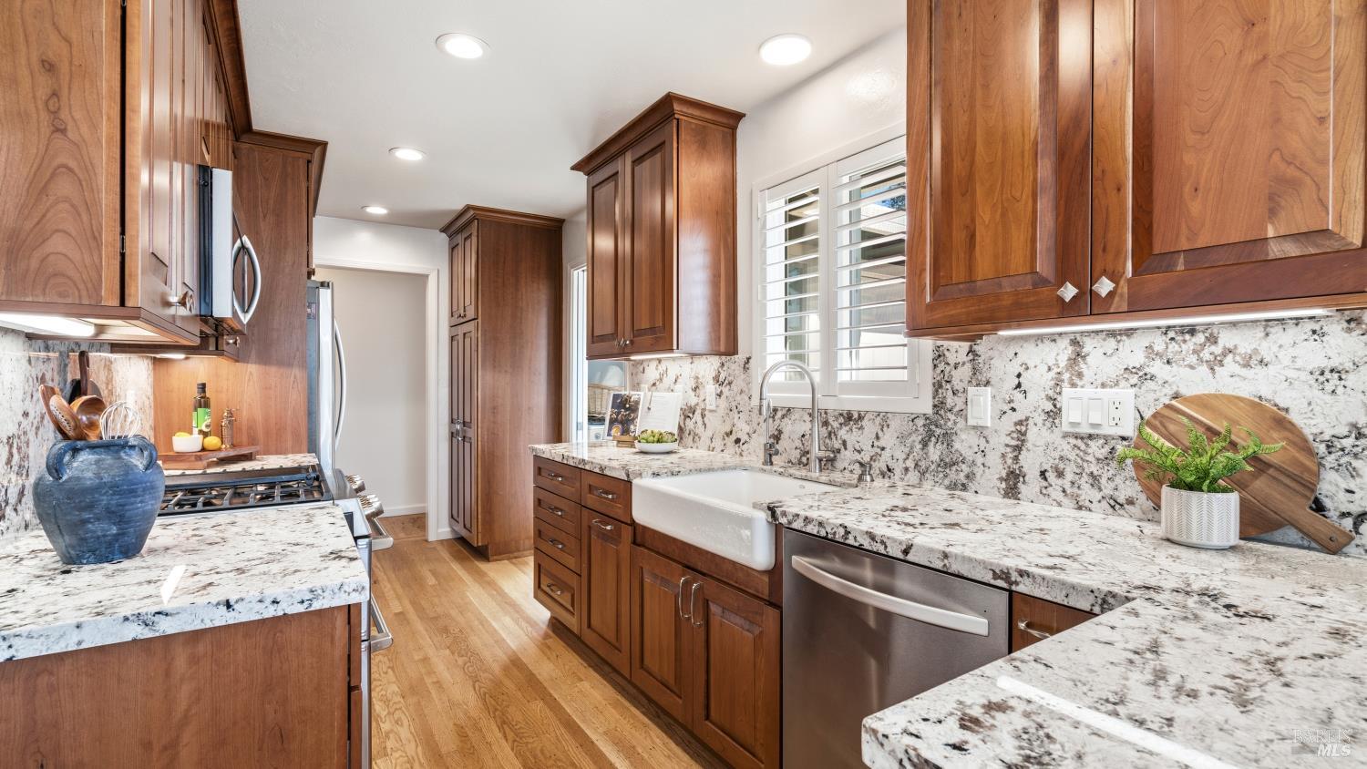 Detail Gallery Image 13 of 34 For 3528 Yale Dr, Santa Rosa,  CA 95405 - 3 Beds | 2 Baths