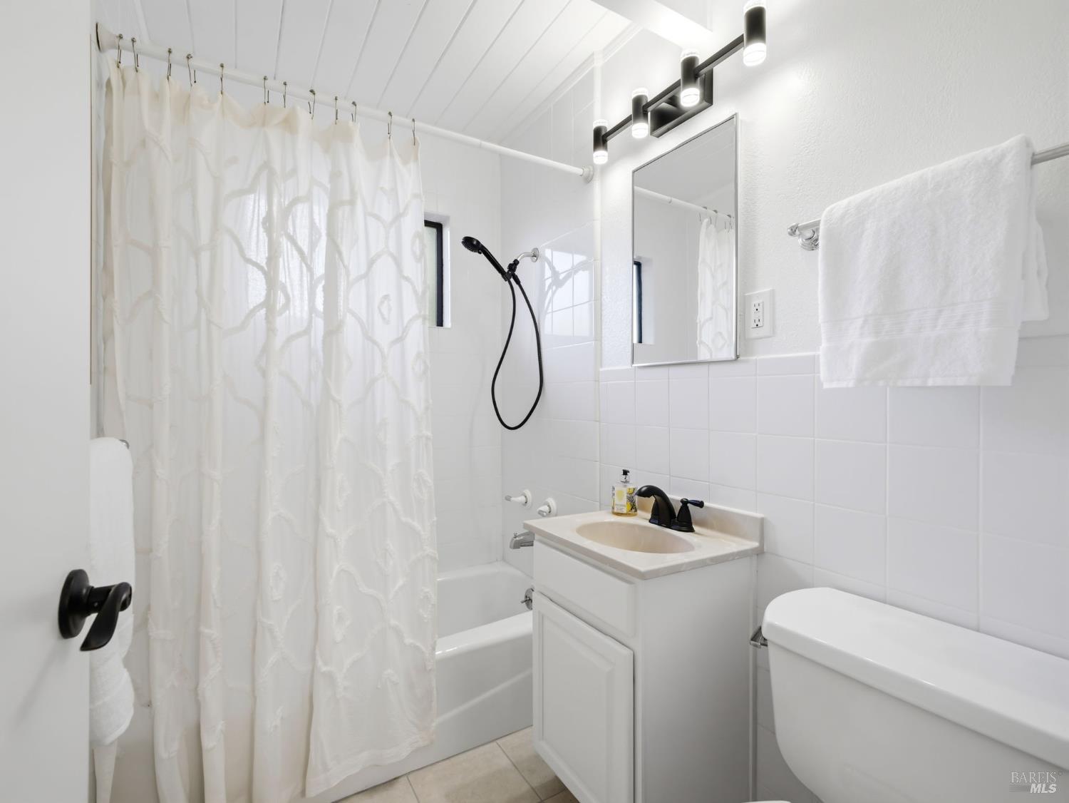 Detail Gallery Image 19 of 56 For 2151 Danberry Ln, San Rafael,  CA 94903 - 4 Beds | 2 Baths