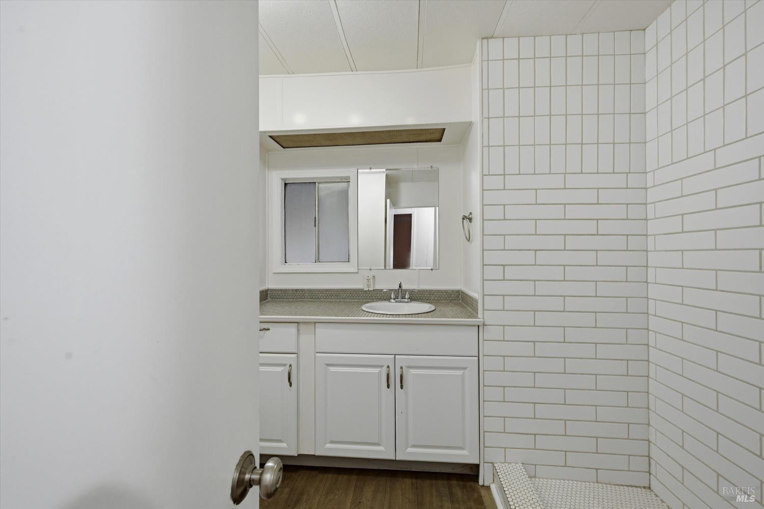 Detail Gallery Image 8 of 21 For 3562 Mountain View St, Clearlake,  CA 95422 - 3 Beds | 2 Baths