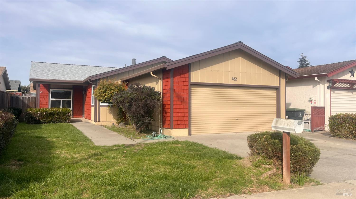 Detail Gallery Image 3 of 11 For 482 Vivienne Dr, Watsonville,  CA 95076 - 2 Beds | 2 Baths