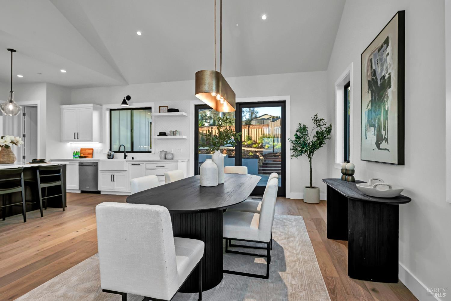 Detail Gallery Image 5 of 37 For 2011 Long Leaf Ct, Santa Rosa,  CA 95403 - 4 Beds | 3 Baths