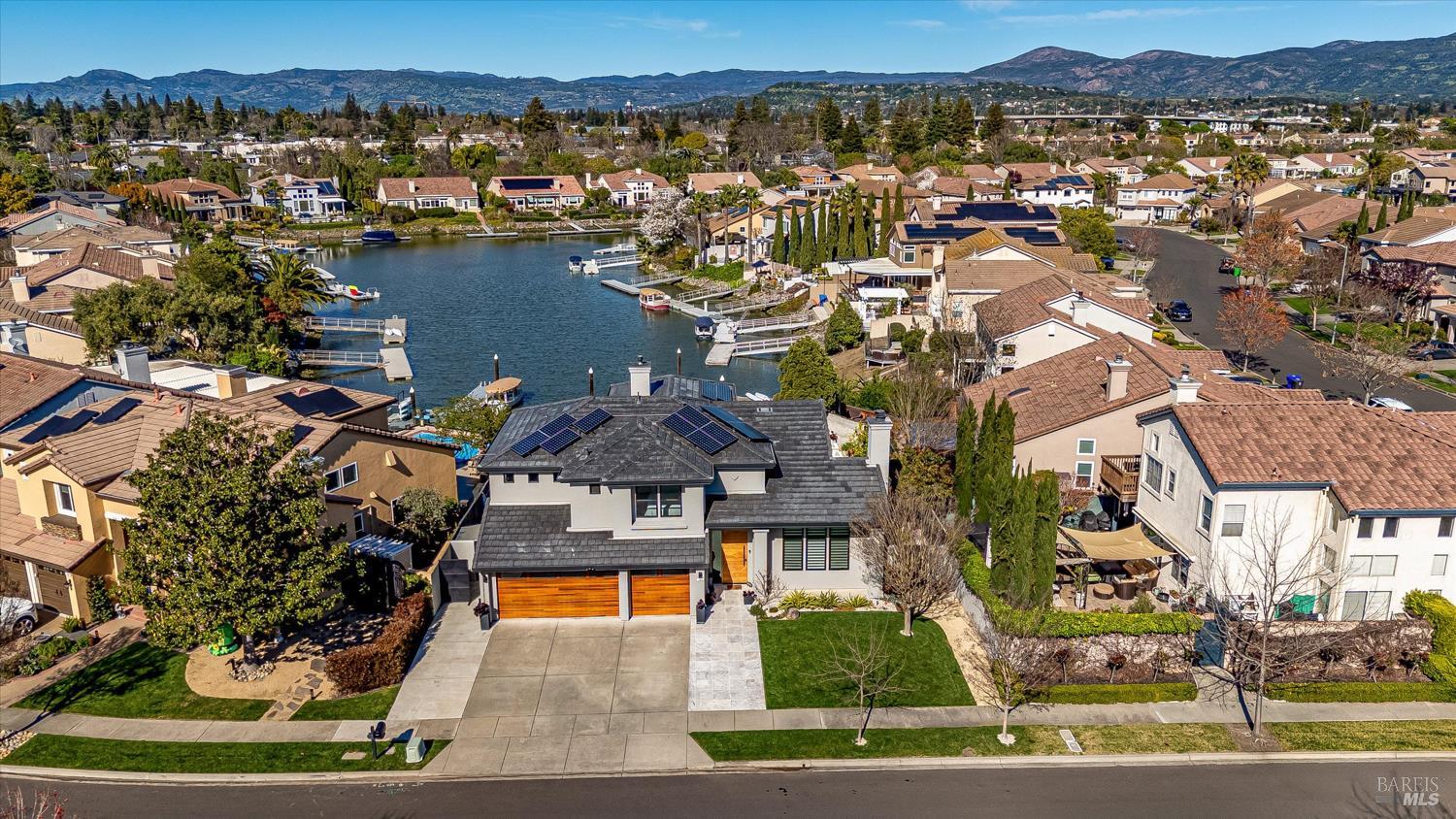 Detail Gallery Image 9 of 77 For 100 S Newport Dr, Napa,  CA 94559 - 4 Beds | 2/1 Baths