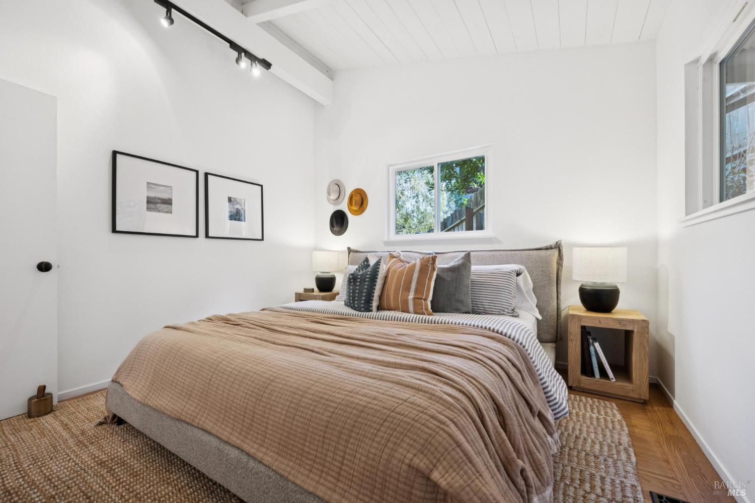 Detail Gallery Image 11 of 19 For 51 Tamalpais Rd, Fairfax,  CA 94930 - 2 Beds | 1 Baths