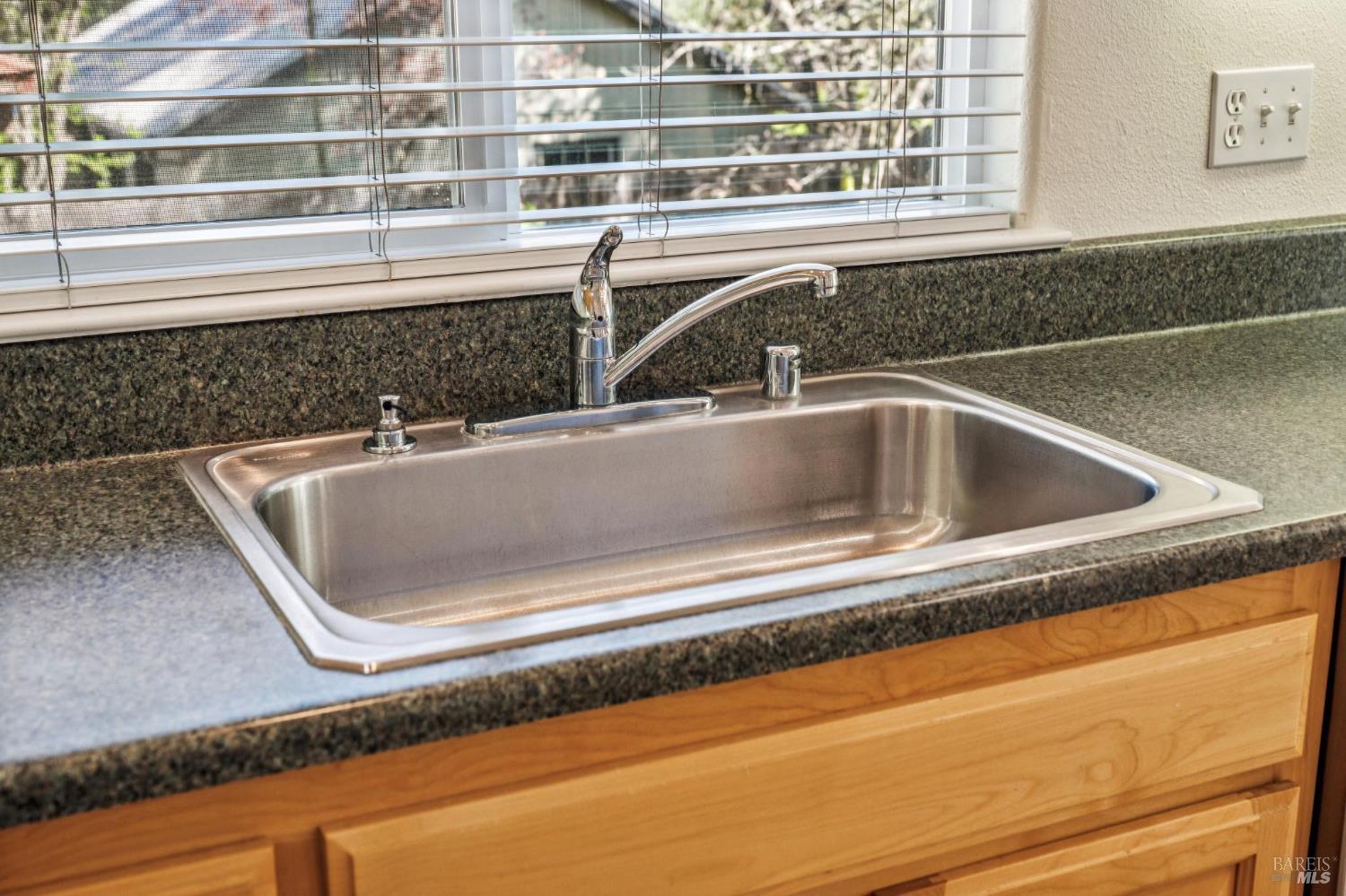 Detail Gallery Image 21 of 58 For 3 Hill Dr, Petaluma,  CA 94952 - 3 Beds | 2/1 Baths