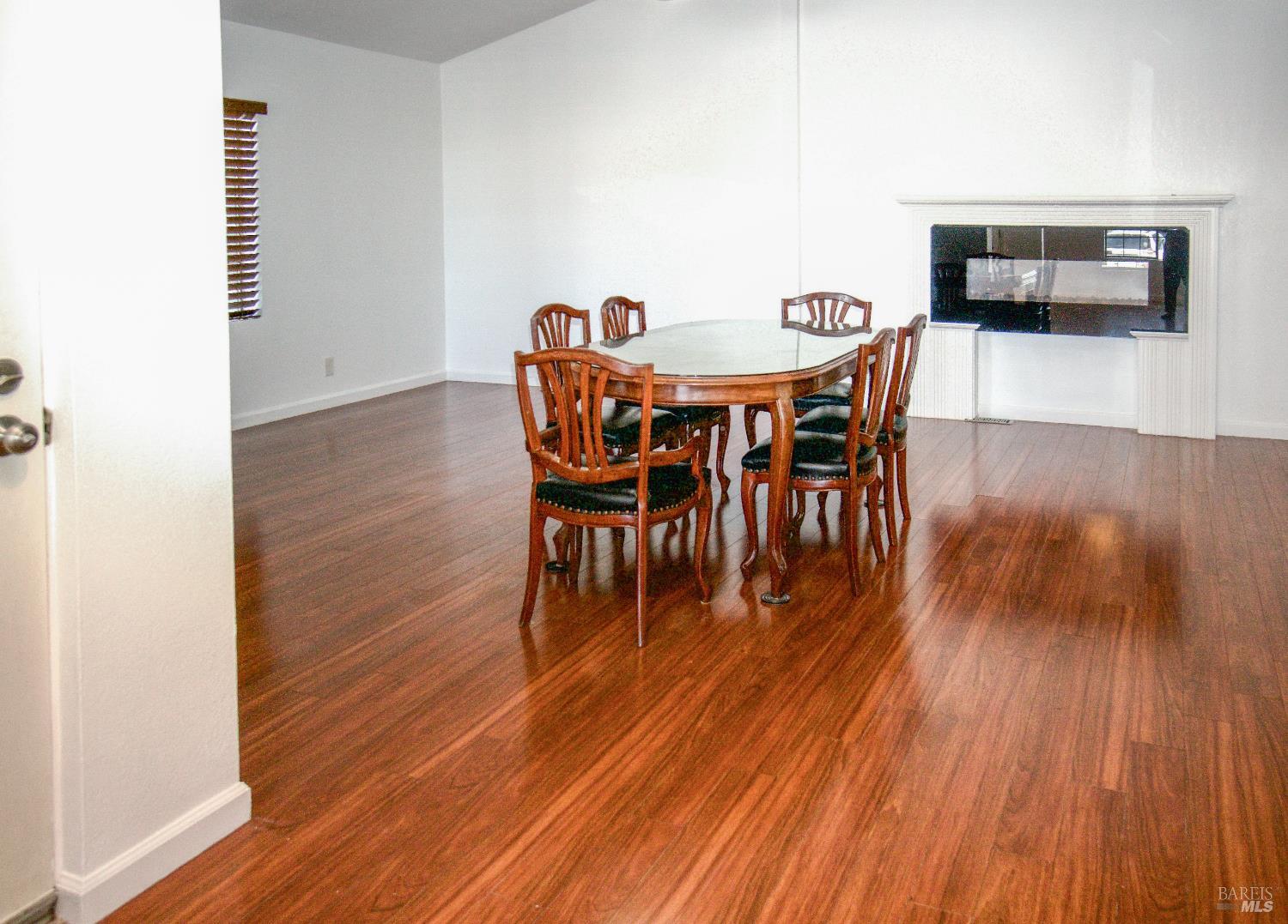 Detail Gallery Image 7 of 27 For 1038 Capewood Ln, Windsor,  CA 95492 - 3 Beds | 2 Baths