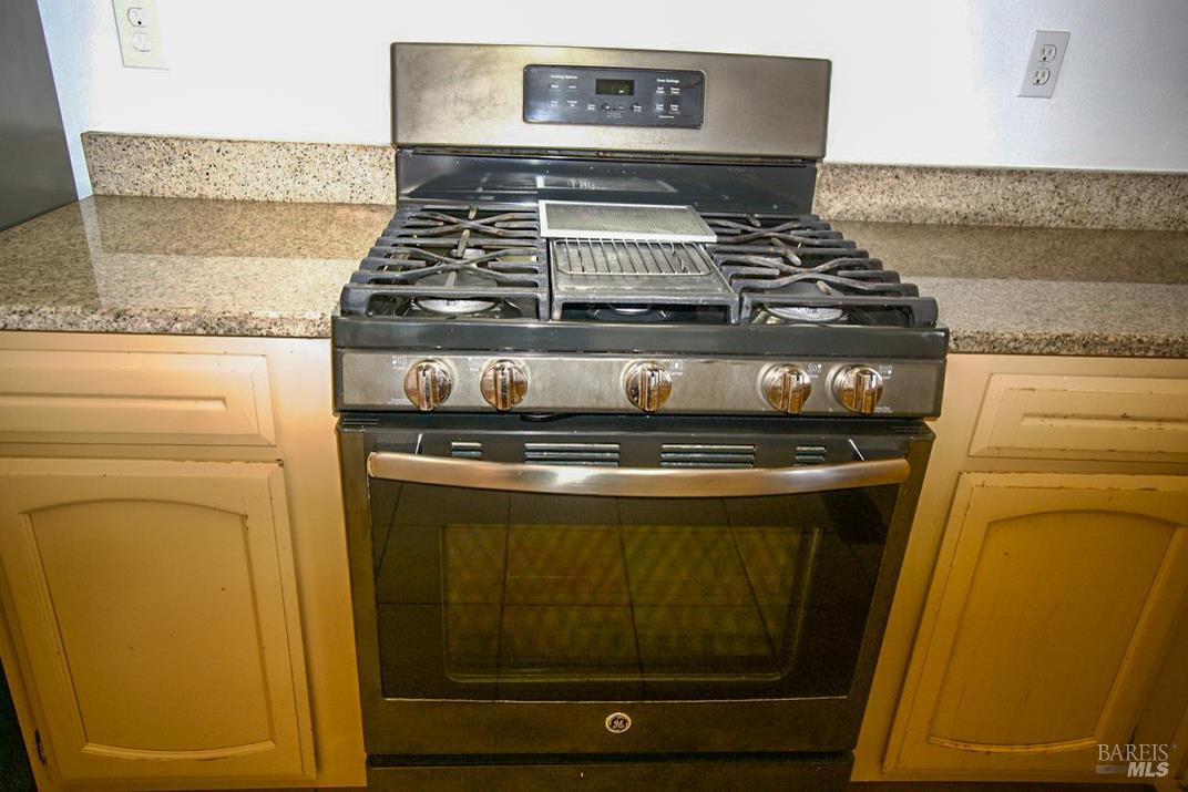 Detail Gallery Image 12 of 27 For 1038 Capewood Ln, Windsor,  CA 95492 - 3 Beds | 2 Baths