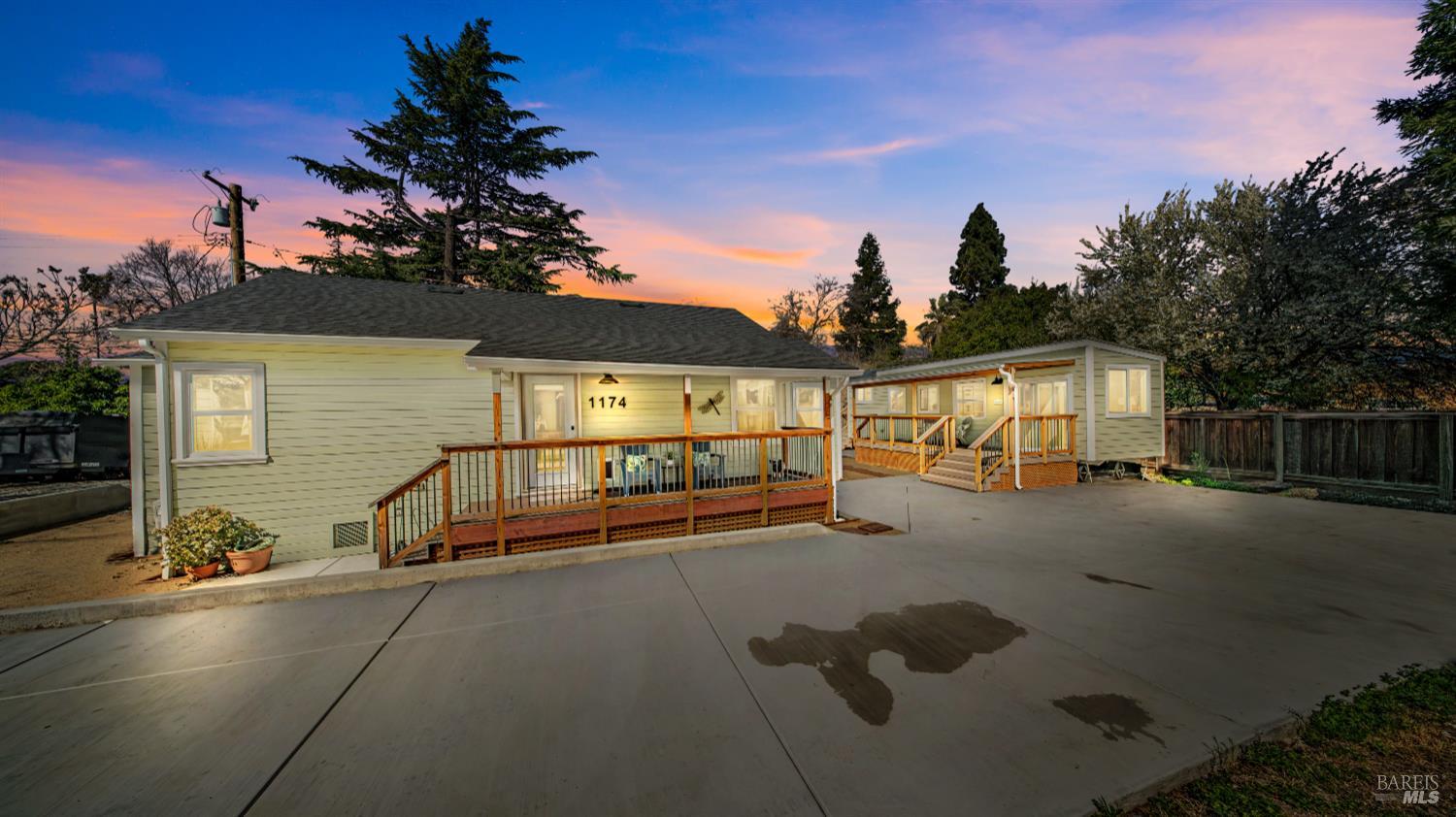 Detail Gallery Image 4 of 70 For 1174 Victory Ln, Concord,  CA 94520 - 2 Beds | 1/1 Baths