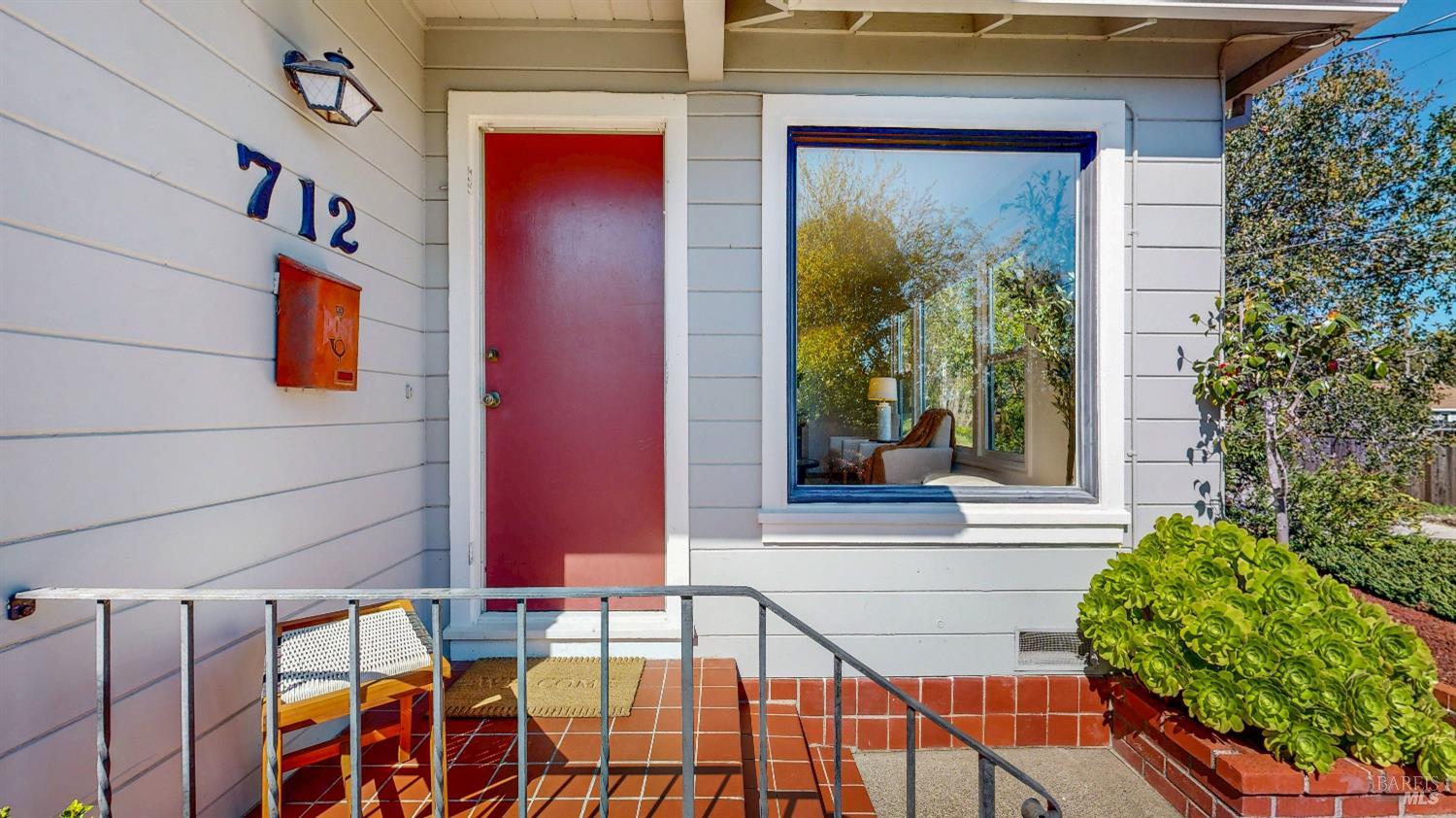 Detail Gallery Image 2 of 28 For 712 Oak Ter, Petaluma,  CA 94952 - 2 Beds | 1 Baths