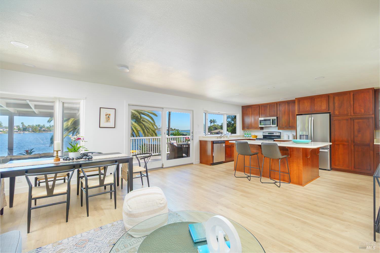 Detail Gallery Image 12 of 37 For 45 Del Oro Lagoon Dr, Novato,  CA 94949 - 3 Beds | 2 Baths