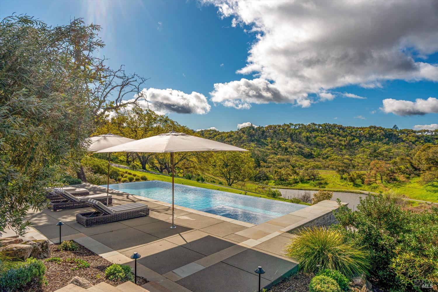 Detail Gallery Image 6 of 82 For 2843 Wright Ranch Ln, Healdsburg,  CA 95448 - 4 Beds | 3/1 Baths