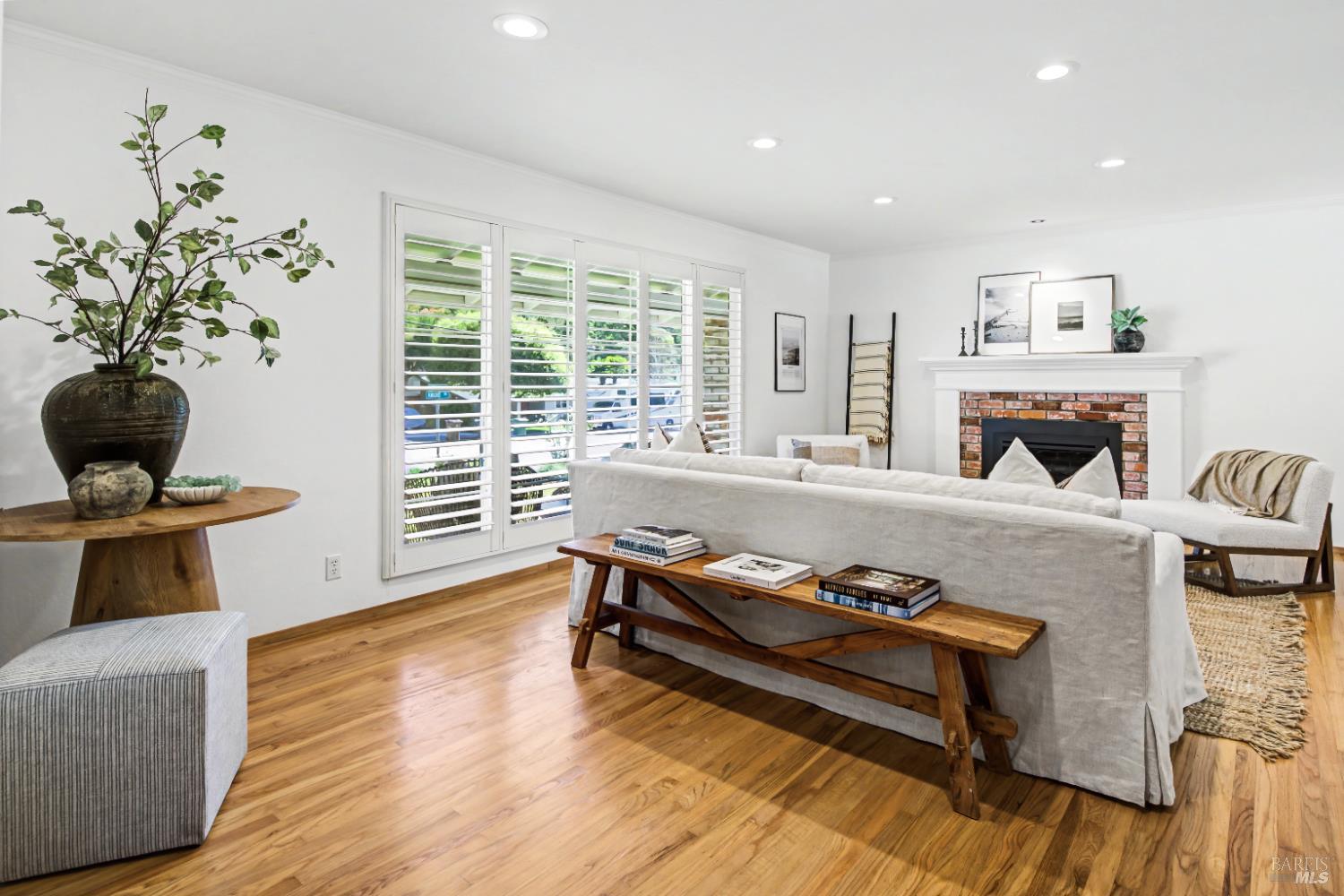 Detail Gallery Image 8 of 48 For 255 Knight Dr, San Rafael,  CA 94901 - 3 Beds | 2 Baths