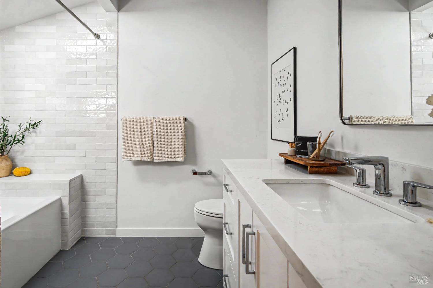 Detail Gallery Image 38 of 48 For 255 Knight Dr, San Rafael,  CA 94901 - 3 Beds | 2 Baths