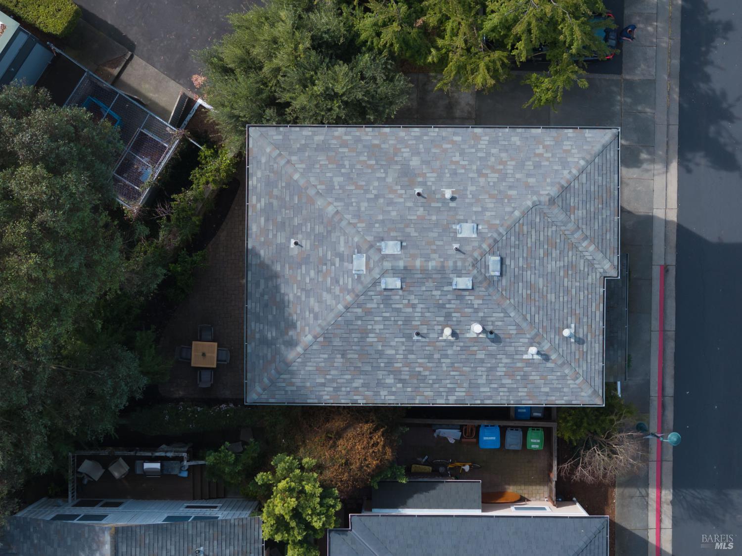 Detail Gallery Image 24 of 28 For 930 Martin Cir, Petaluma,  CA 94952 - 3 Beds | 2/1 Baths