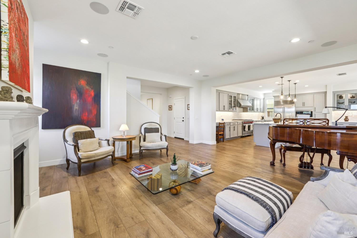 Detail Gallery Image 8 of 56 For 2453 Francisco Ave, Santa Rosa,  CA 95403 - 4 Beds | 3 Baths