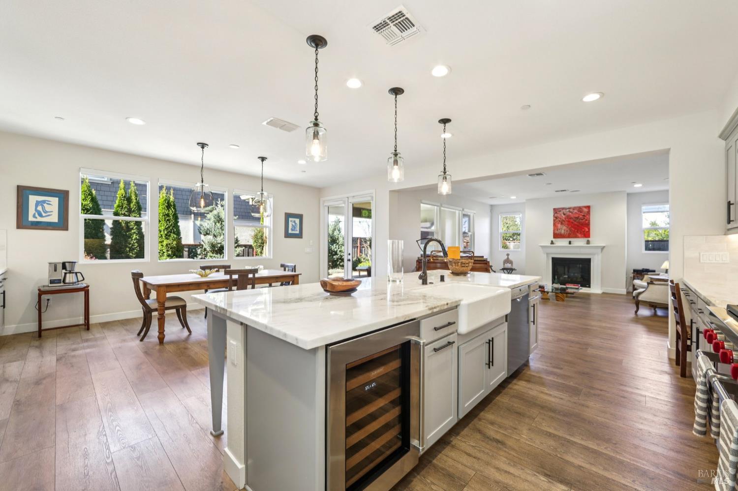 Detail Gallery Image 14 of 56 For 2453 Francisco Ave, Santa Rosa,  CA 95403 - 4 Beds | 3 Baths