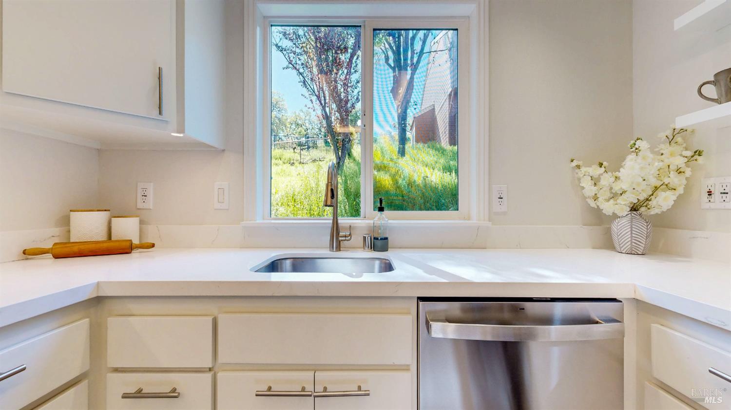 Detail Gallery Image 18 of 63 For 1253 Royal Oak Ter #C,  Novato,  CA 94947 - 3 Beds | 2/1 Baths