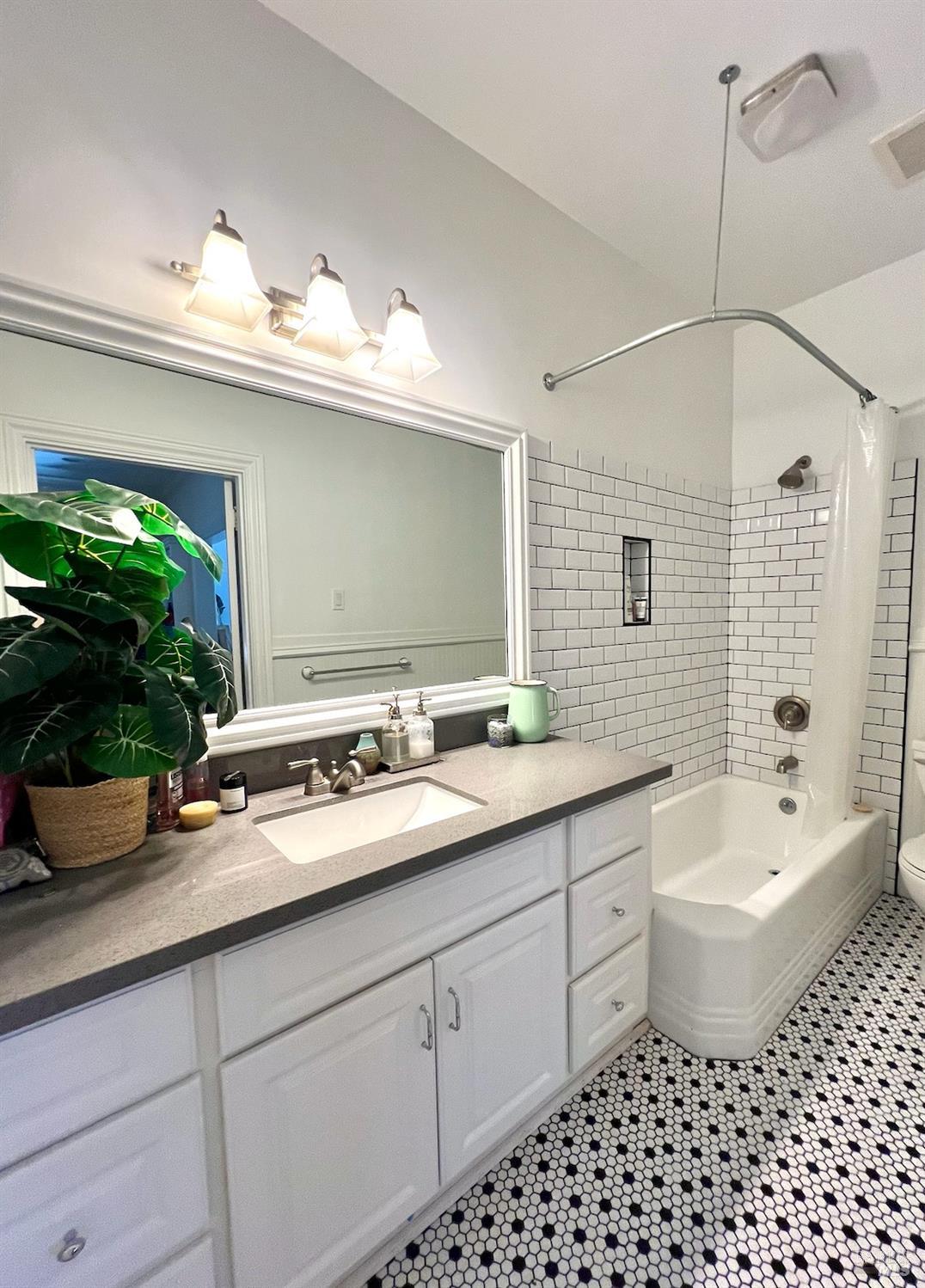 Detail Gallery Image 66 of 80 For 102 F St, San Rafael,  CA 94901 - – Beds | – Baths