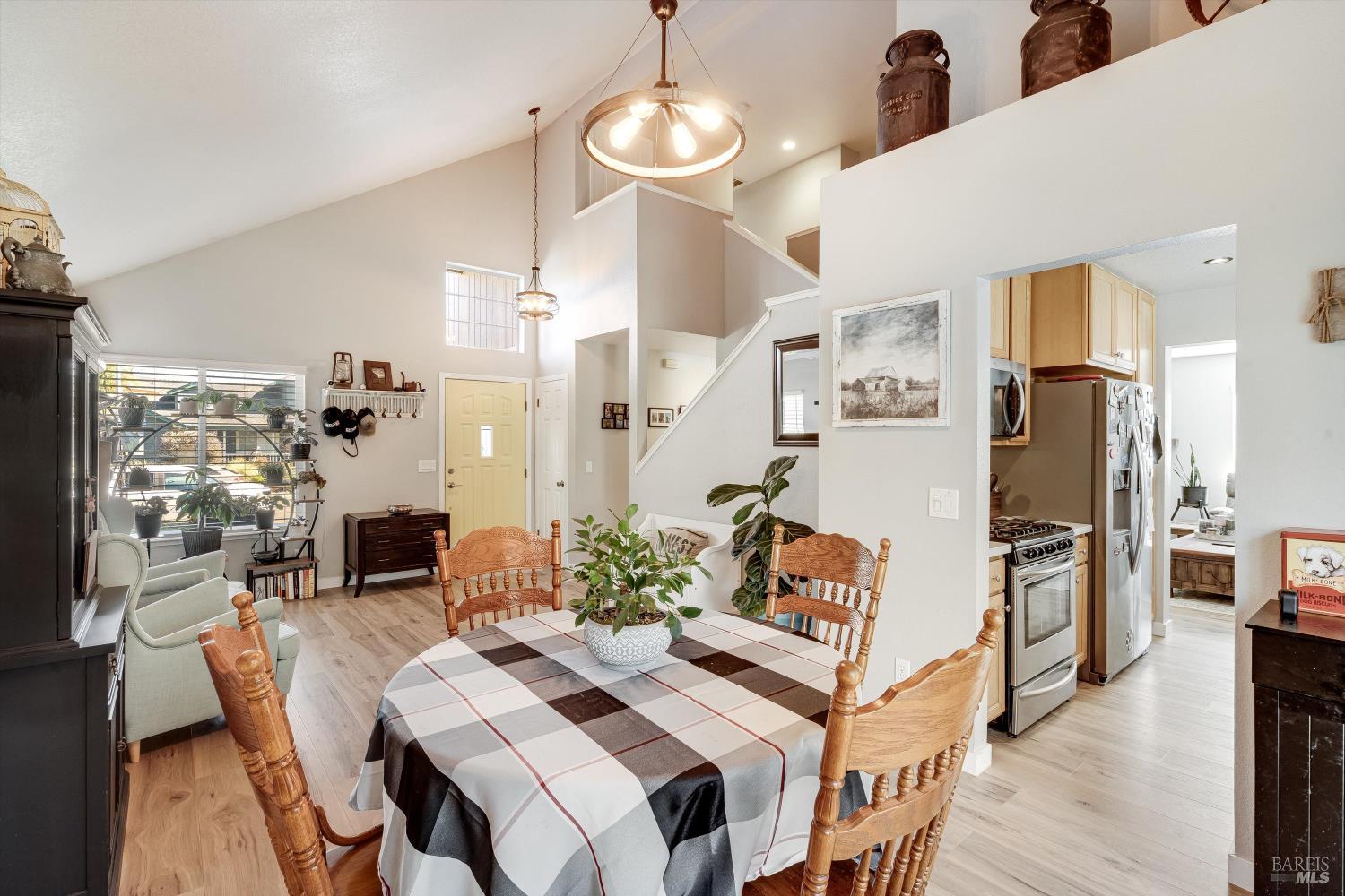 Detail Gallery Image 31 of 65 For 532 Walten Way, Windsor,  CA 95492 - 4 Beds | 2/1 Baths