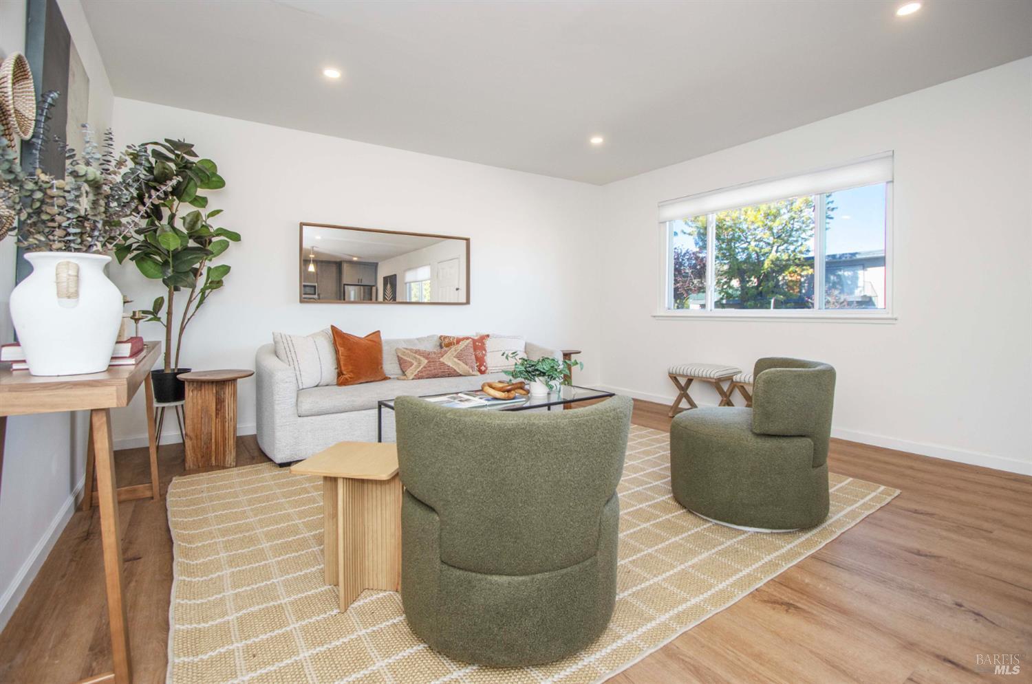 Detail Gallery Image 3 of 18 For 3720 Kerner Blvd, San Rafael,  CA 94901 - 2 Beds | 1 Baths