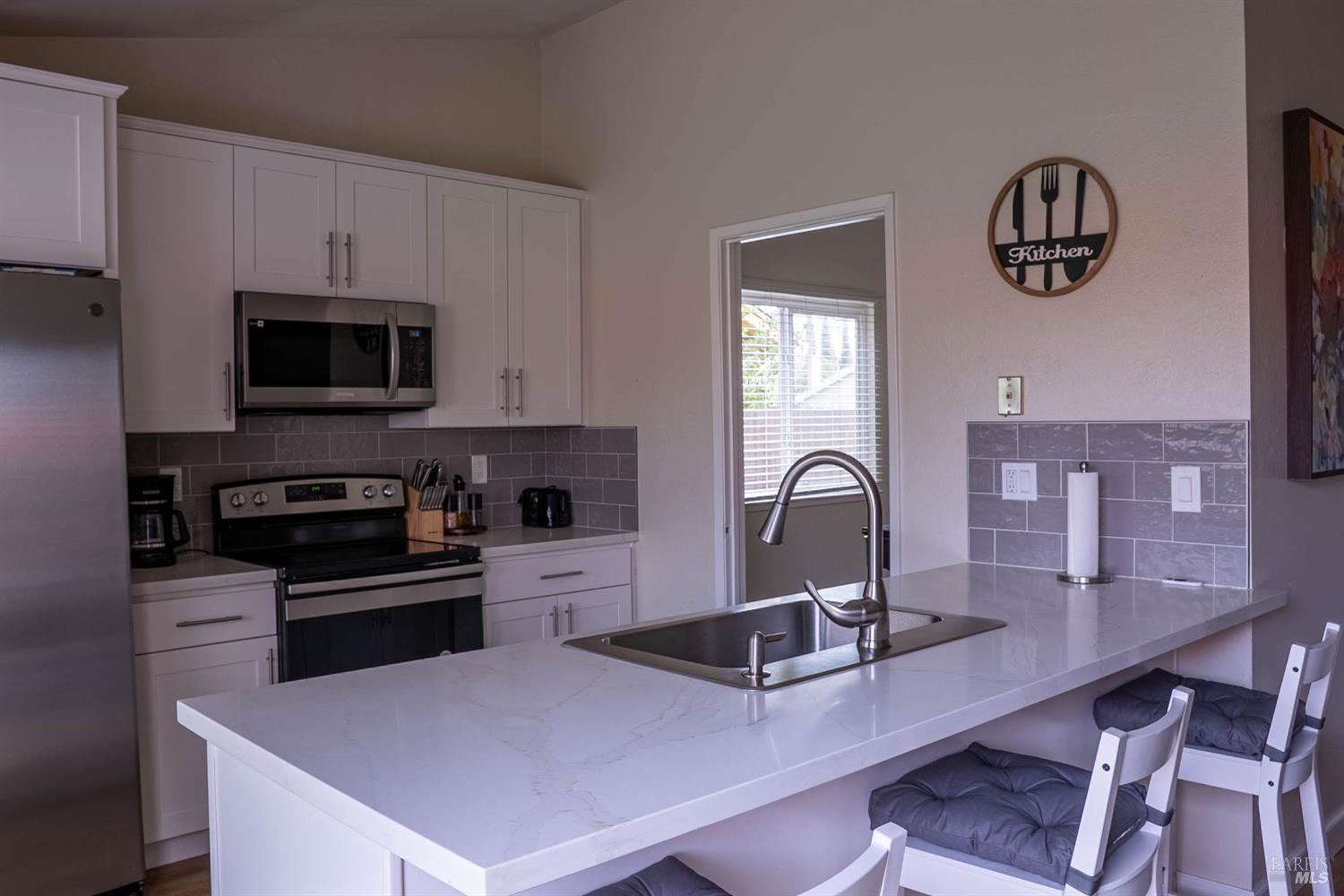 Detail Gallery Image 5 of 9 For 782 Ash Ct, Fairfield,  CA 94533 - 4 Beds | 2 Baths