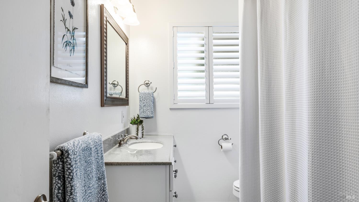 Detail Gallery Image 23 of 34 For 3528 Yale Dr, Santa Rosa,  CA 95405 - 3 Beds | 2 Baths