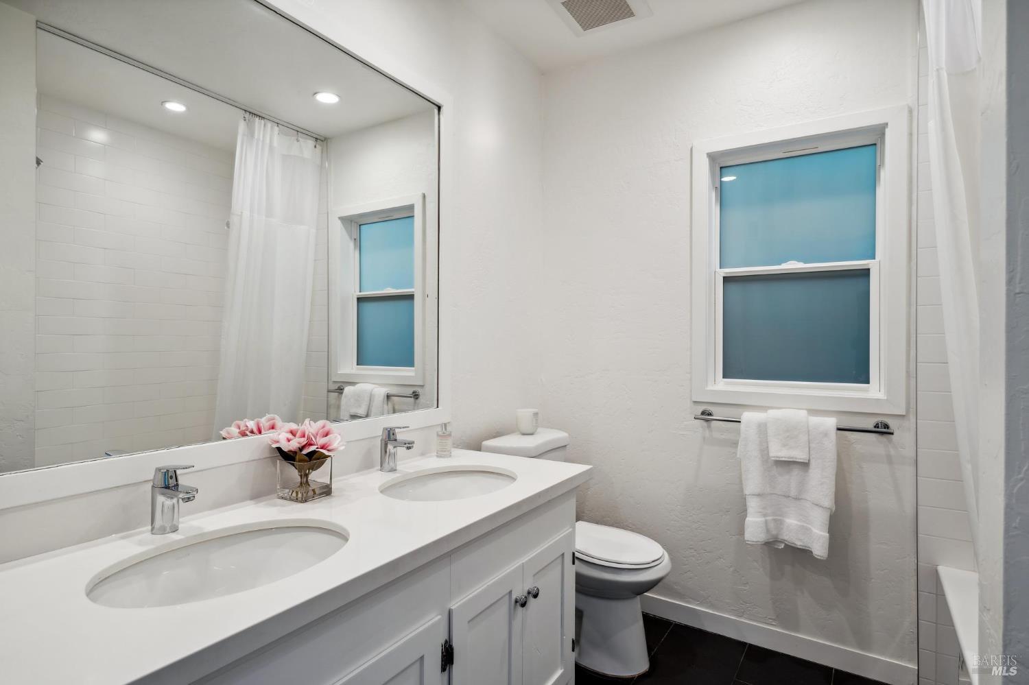 Detail Gallery Image 21 of 30 For 250 Evergreen Ave, Mill Valley,  CA 94941 - 3 Beds | 2 Baths