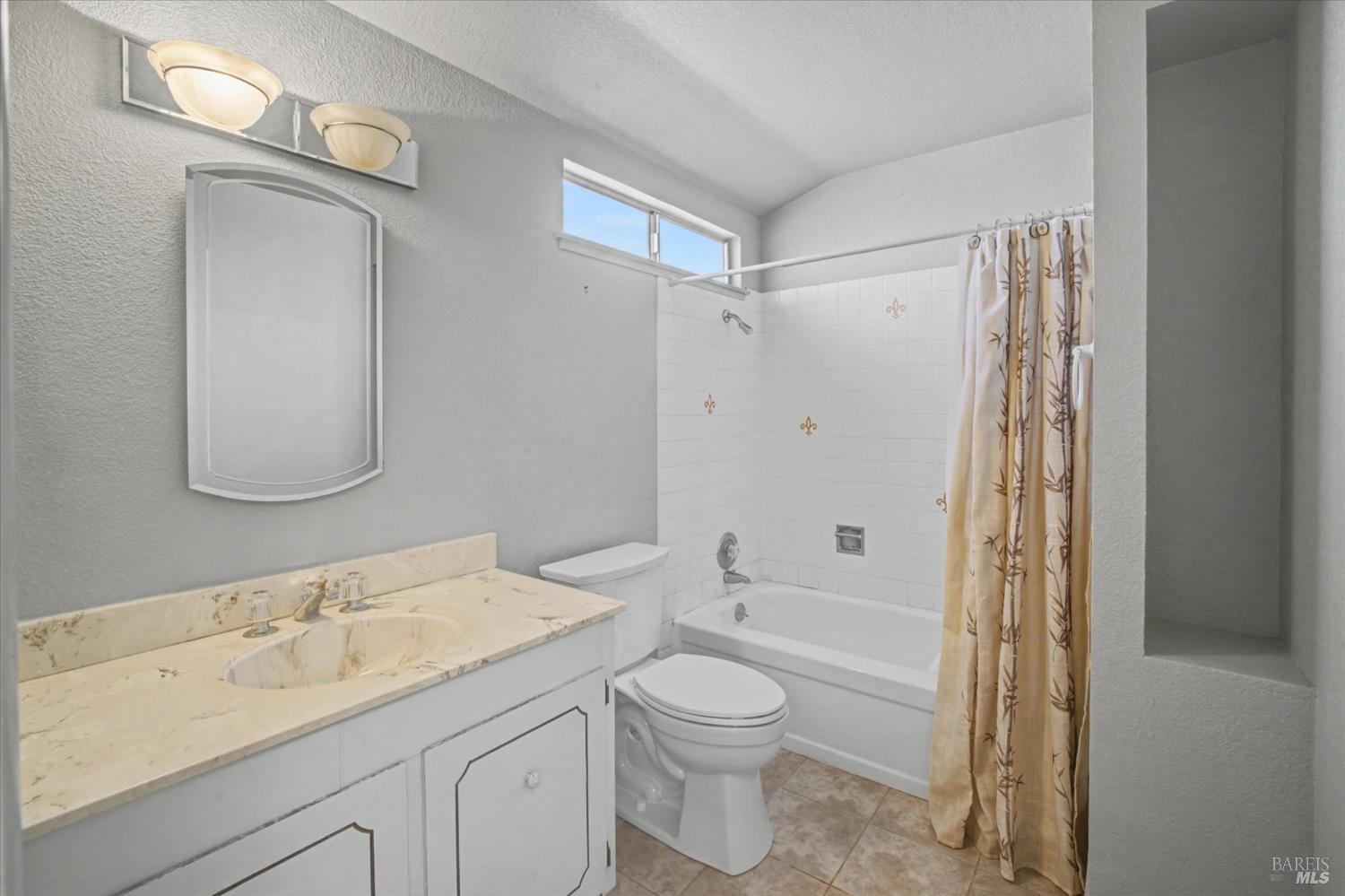 Detail Gallery Image 21 of 32 For 460 Oak View Dr, Vacaville,  CA 95688 - 4 Beds | 3 Baths