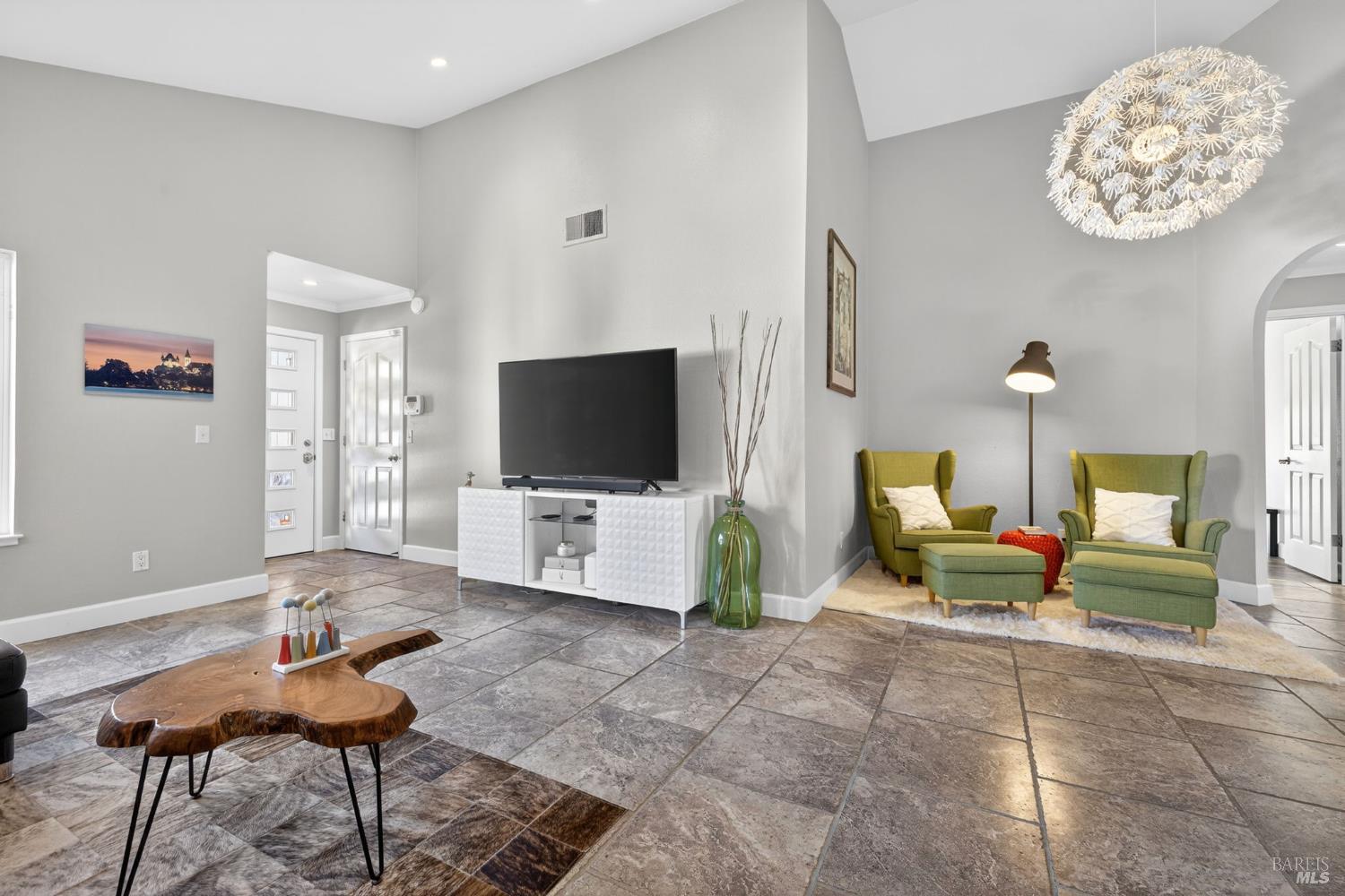 Detail Gallery Image 7 of 47 For 1301 Megan Pl, Rohnert Park,  CA 94928 - 3 Beds | 2 Baths