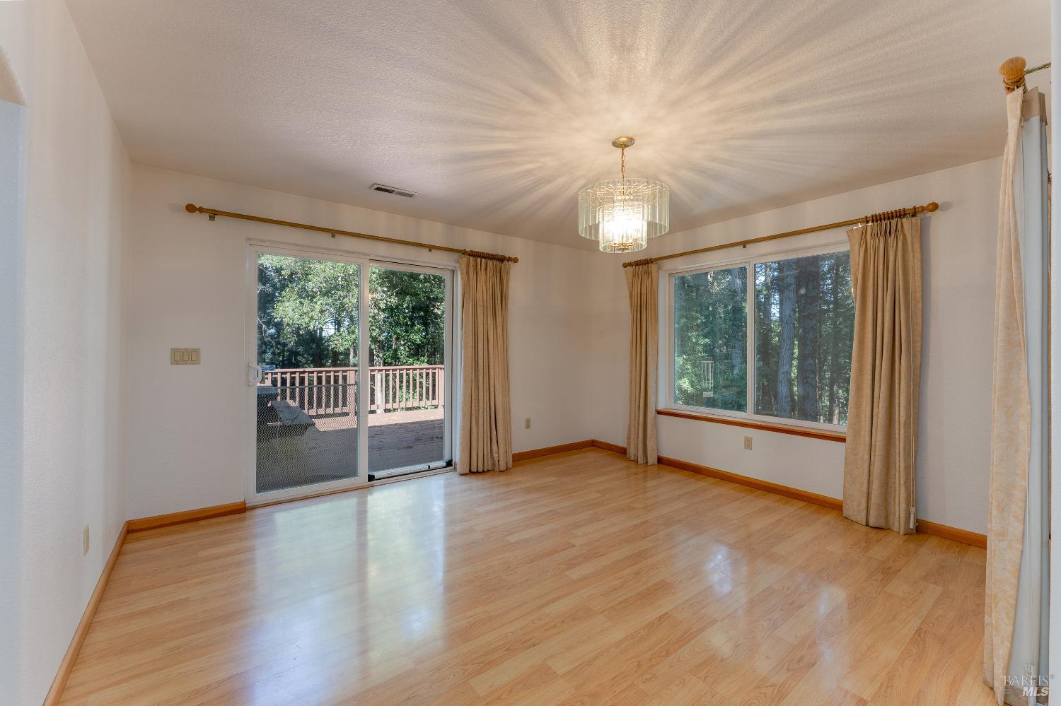 Detail Gallery Image 10 of 42 For 4862 Blue Lake Rd, Willits,  CA 95490 - 3 Beds | 2 Baths