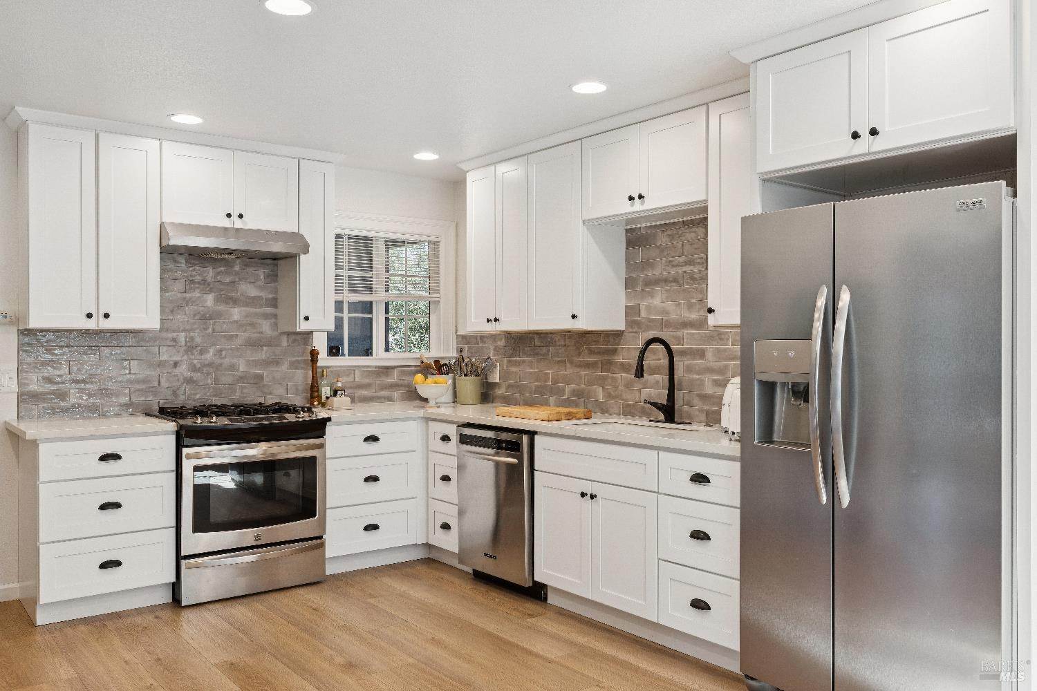 Detail Gallery Image 9 of 31 For 731 5th St, Sonoma,  CA 95476 - 3 Beds | 2 Baths