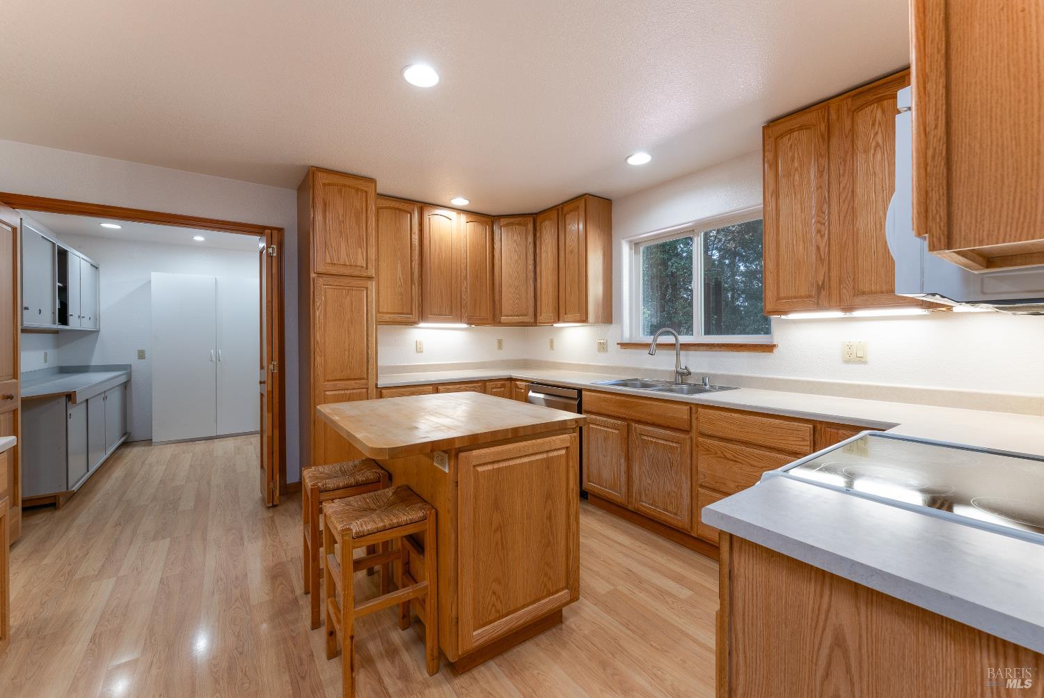 Detail Gallery Image 7 of 42 For 4862 Blue Lake Rd, Willits,  CA 95490 - 3 Beds | 2 Baths