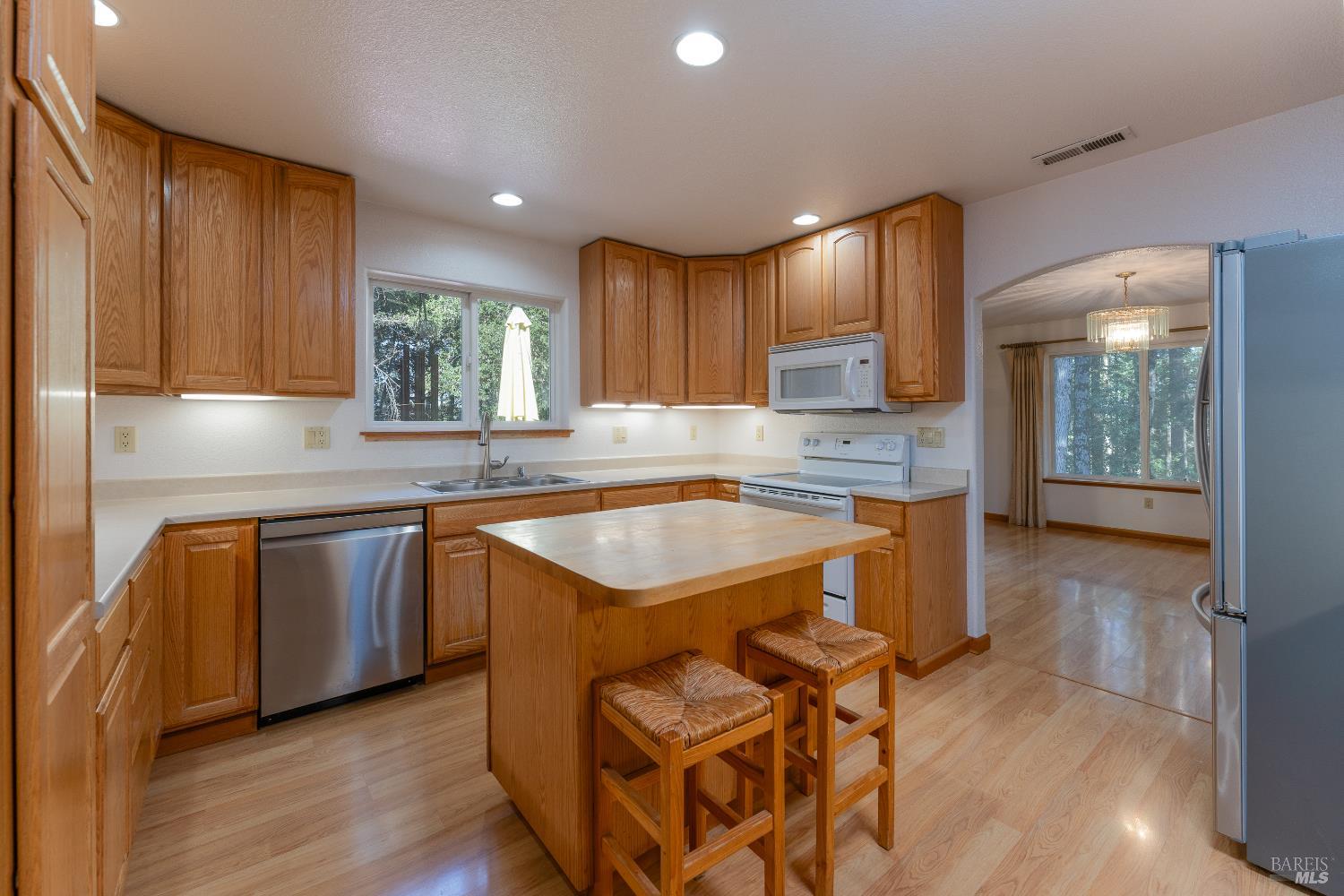 Detail Gallery Image 9 of 42 For 4862 Blue Lake Rd, Willits,  CA 95490 - 3 Beds | 2 Baths