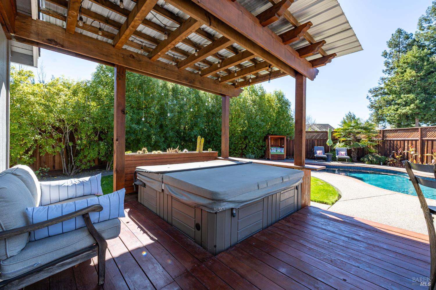 Detail Gallery Image 35 of 47 For 1301 Megan Pl, Rohnert Park,  CA 94928 - 3 Beds | 2 Baths