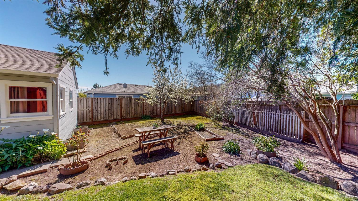 Detail Gallery Image 20 of 28 For 712 Oak Ter, Petaluma,  CA 94952 - 2 Beds | 1 Baths