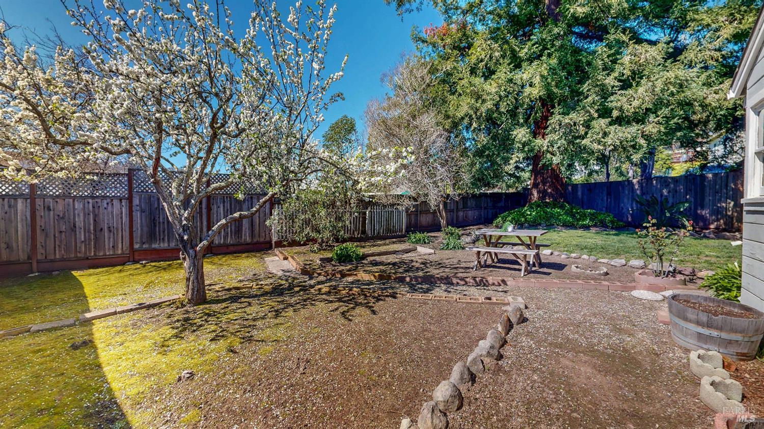 Detail Gallery Image 19 of 28 For 712 Oak Ter, Petaluma,  CA 94952 - 2 Beds | 1 Baths