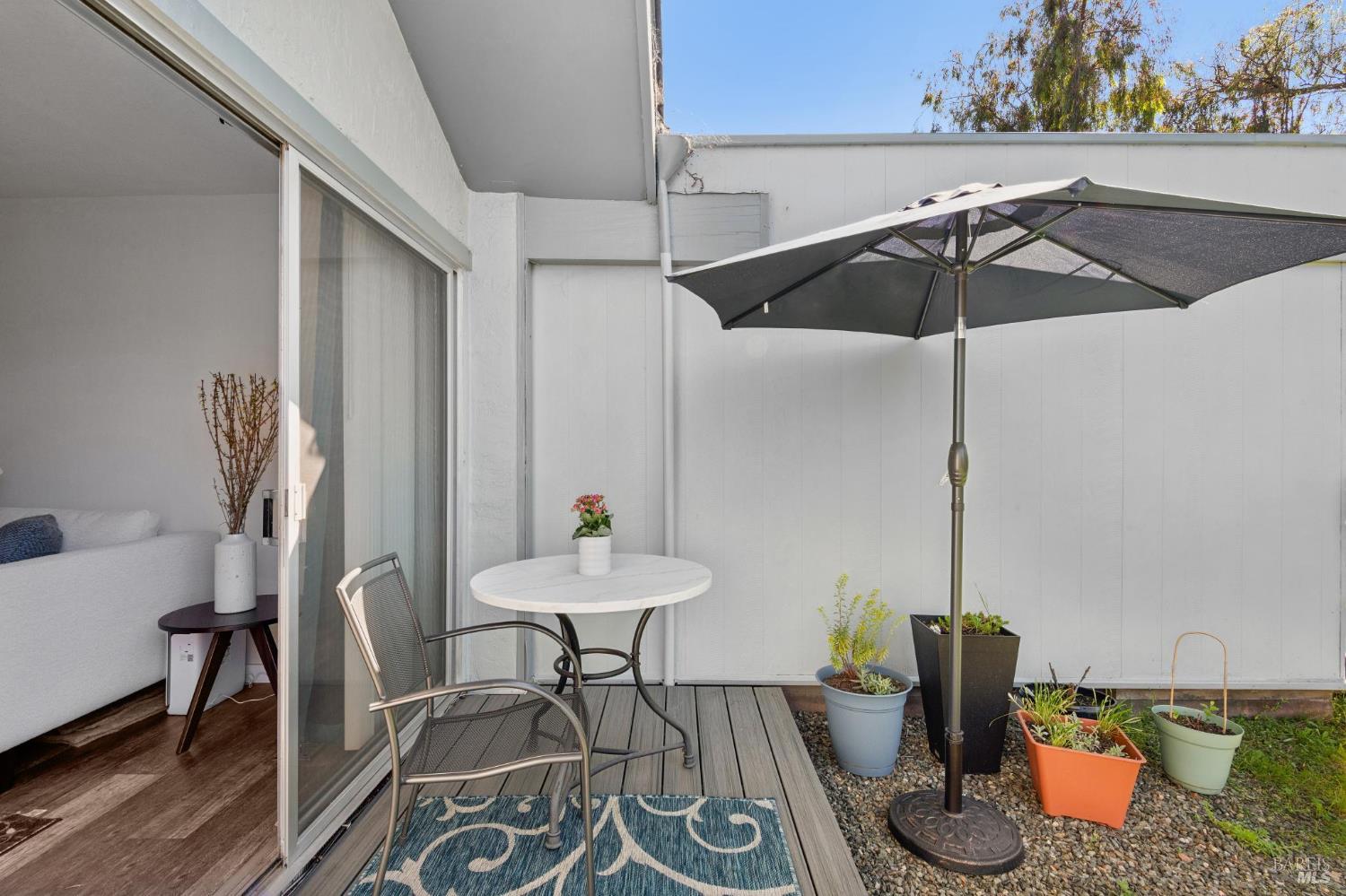 Detail Gallery Image 14 of 30 For 1366 Mission Dr, Sonoma,  CA 95476 - 2 Beds | 1 Baths